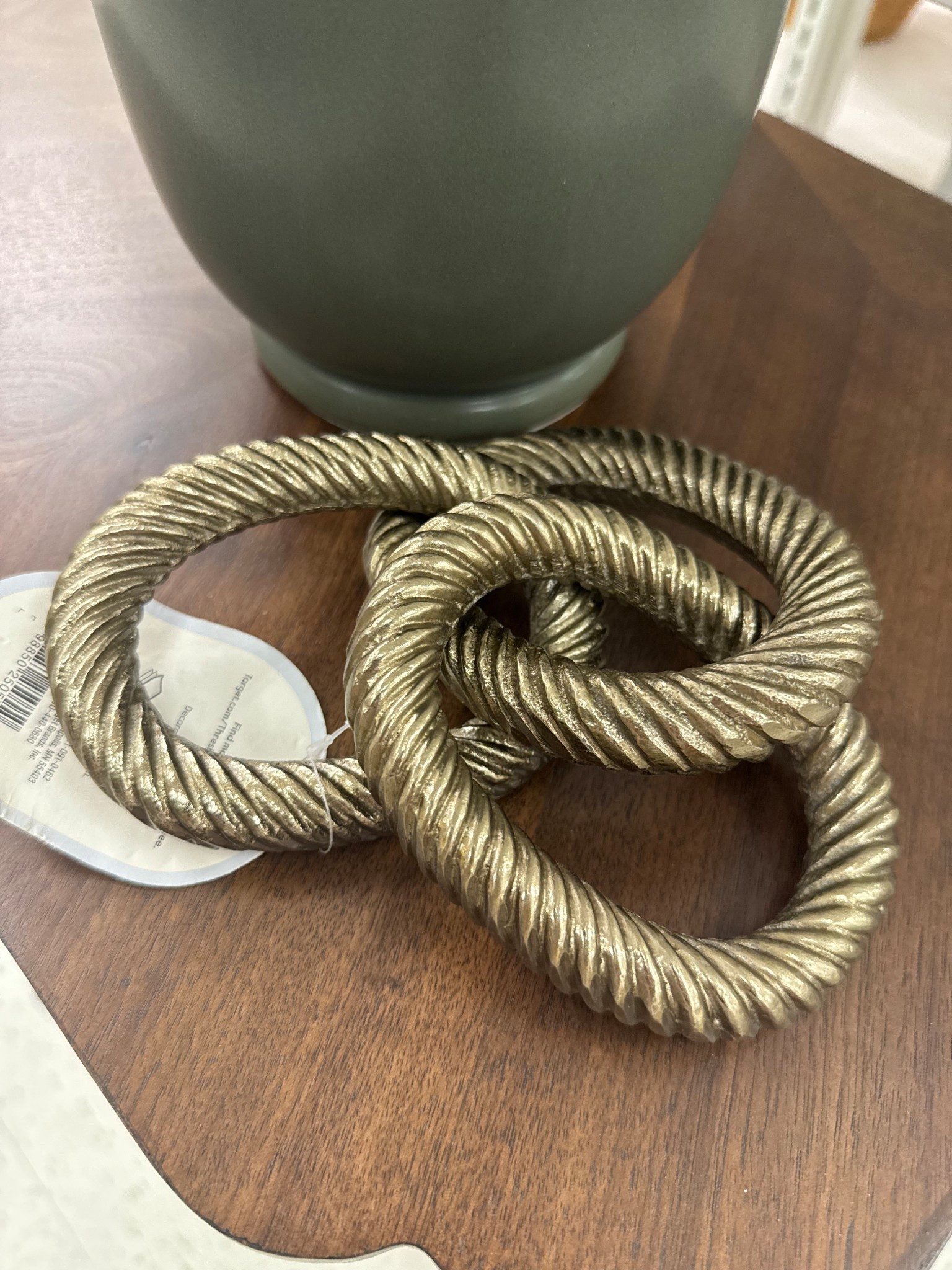  ✨ Lastcall for the popular gold decorative links 🔗
Part of last season’s collection and a total must-have.
See this piece plus more I’m eyeing from the brand right now.