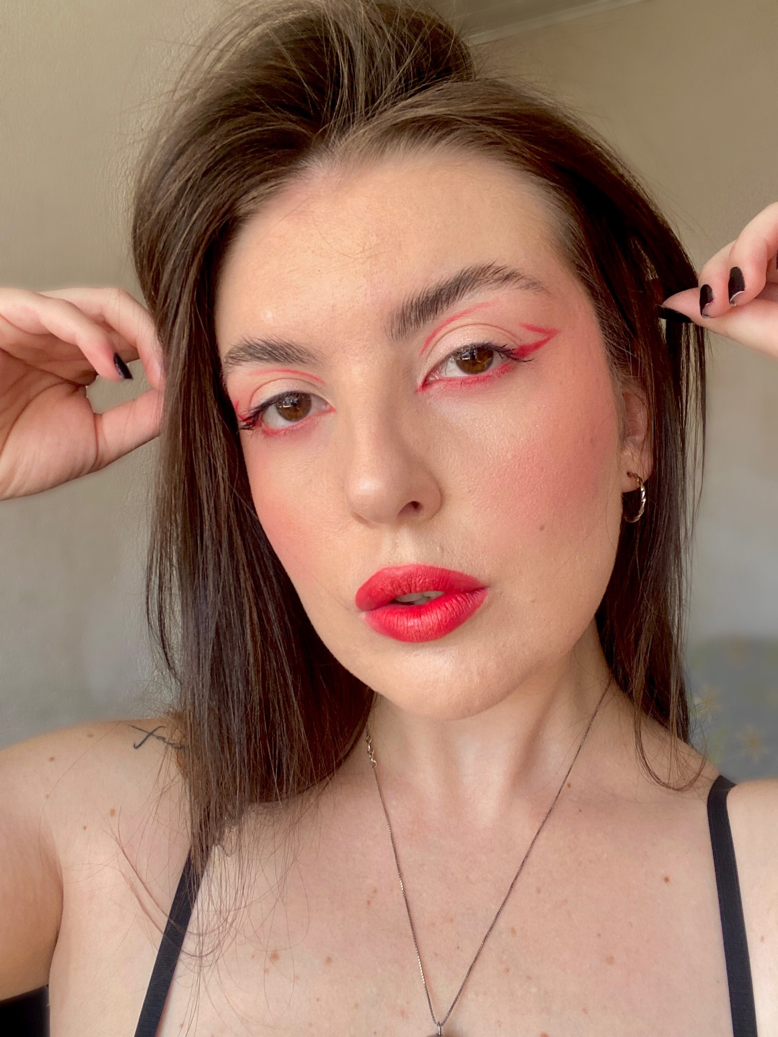 Make colorida usando poucos produtos. Eu AMO ter produtos versáteis na minha penteadeira. ❤️✨

- BT base F30 (Linha Bruna Tavares);
- Blush líquido arcade (Melu);
- Paleta de iluminadores (Océane);
- Gel de sobrancelhas e máscara de cílios (Sheglam).

#LTKbeauty #LTKbrasil