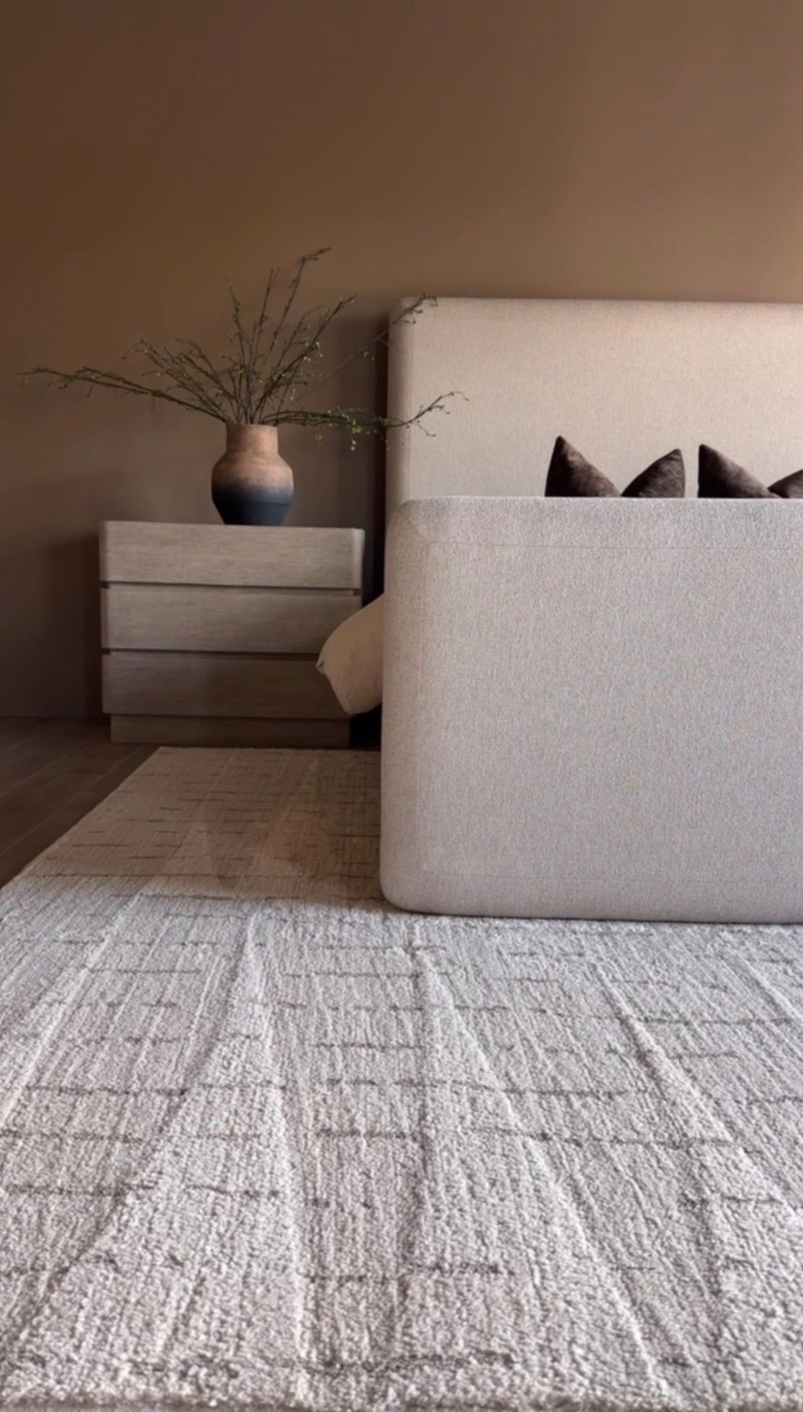 My master bedroom wouldn’t live up to the hype I want it to unless it had this rug 😎✨

Master bedroom Inspo 
Modern neutral home decor 
Master bedroom decor 
Neutral rugs 
Curved bed frame 

#LTKHome