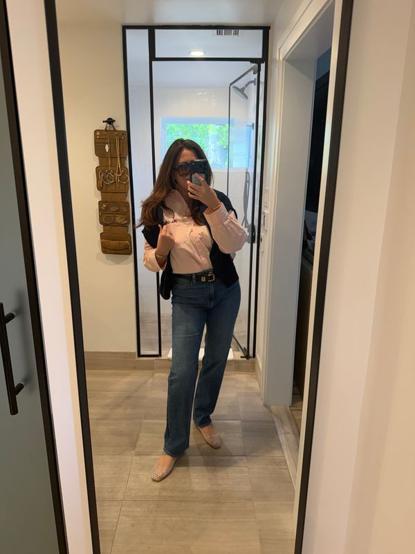 Anthropologie Outfit! 

outfit l jeans outfit l blouse l jellys l spring l summer 

 