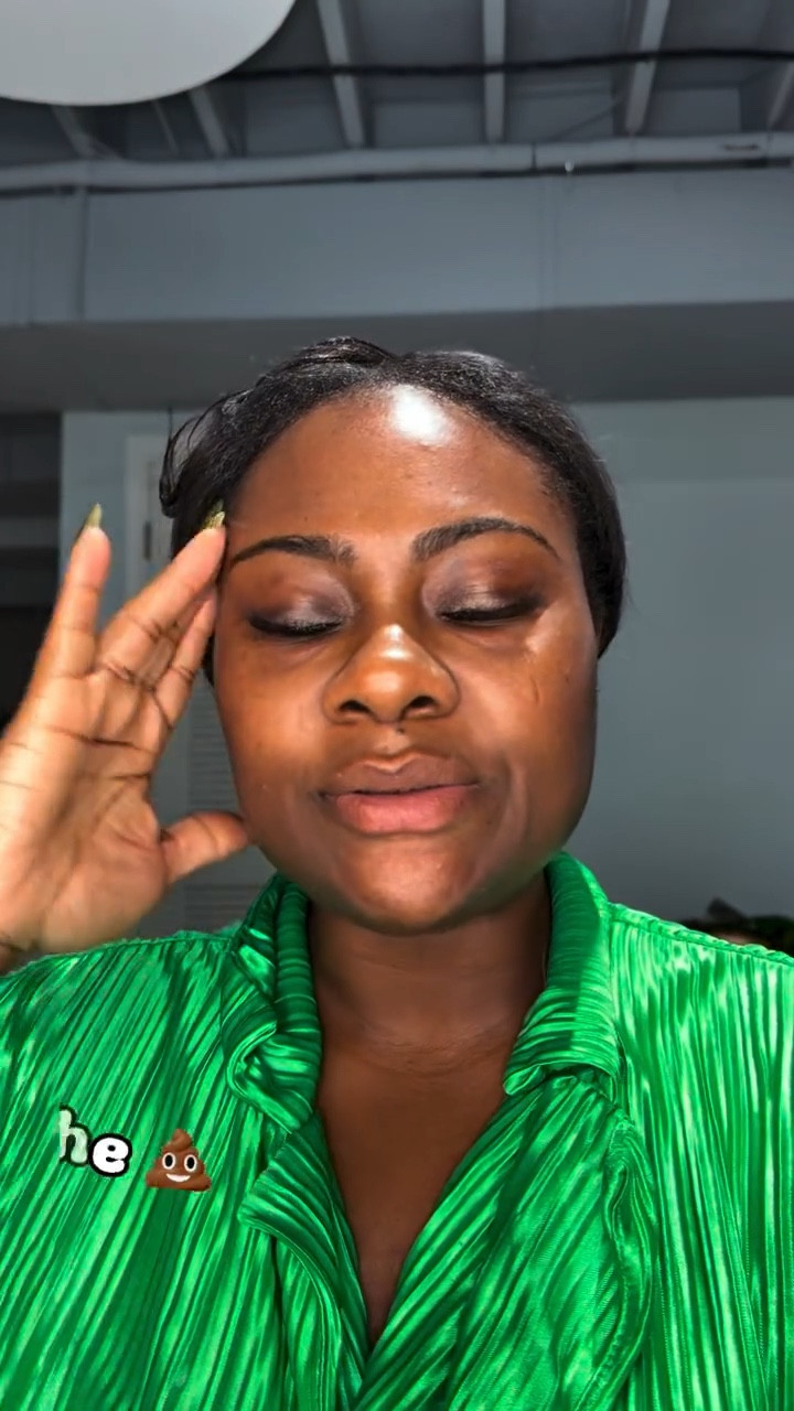 🤌🏾🤌🏾🤌🏾💨

Achieved this makeup look without foundation! Just my @bobbibrown concealer, @sephora powder and @onesize powders. Linking all my products on my @ltk.creators and stories 

#makeuptransformations #makeuplooks #darkskinmakeup #grwmmakeup

#LTKBeauty #LTKgrwm