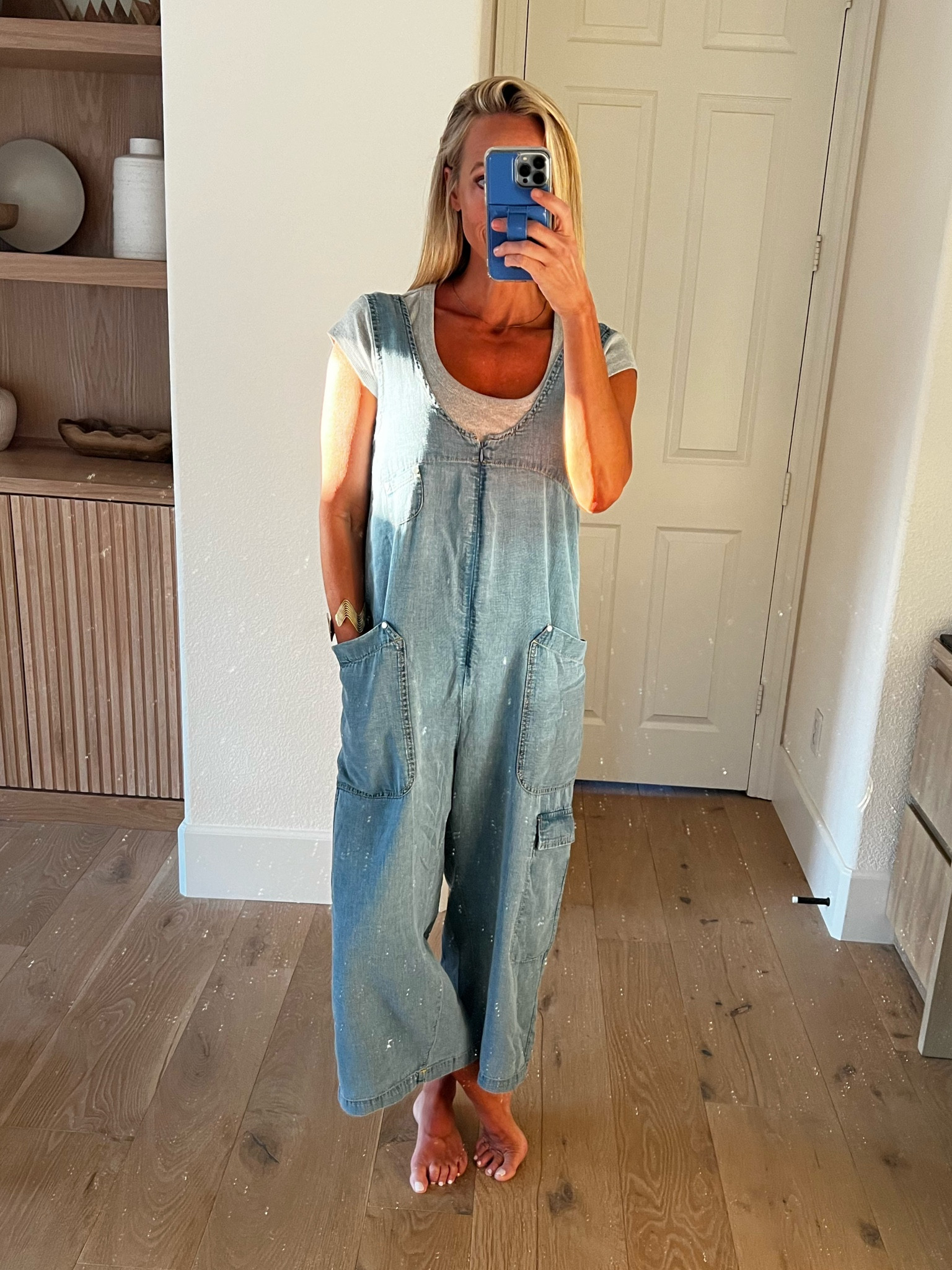 Use “Lillie20” for 20% off full price items at Anthropologie! Overalls are medium top is medium.