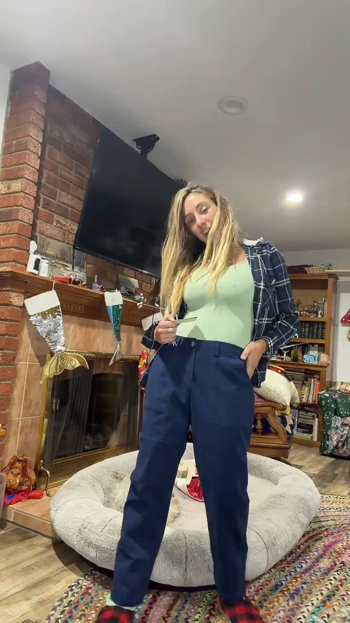 Relaxed style, elevated look – Blue Flamingals Mid-Waist Barrel-Fit Pants (115 5’5 size small). Shop now on LTK 

 #LTKootd #LTKfitnessgoals #LTKHome