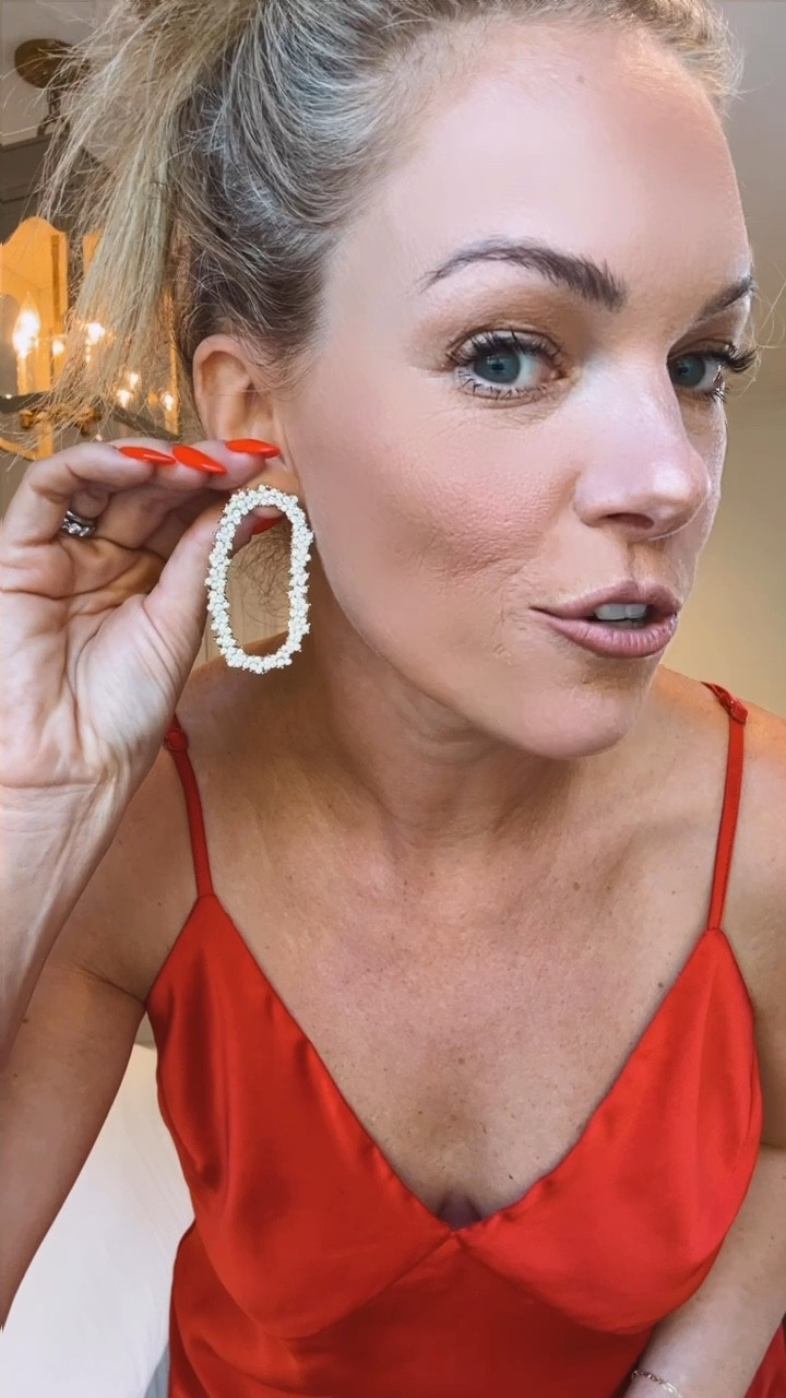 This is such a great holiday look and it’s all under $100! Yall this crystal boot is to die for and they are $50! 

#LTKFindsUnder50 #LTKVideo #LTKOver40