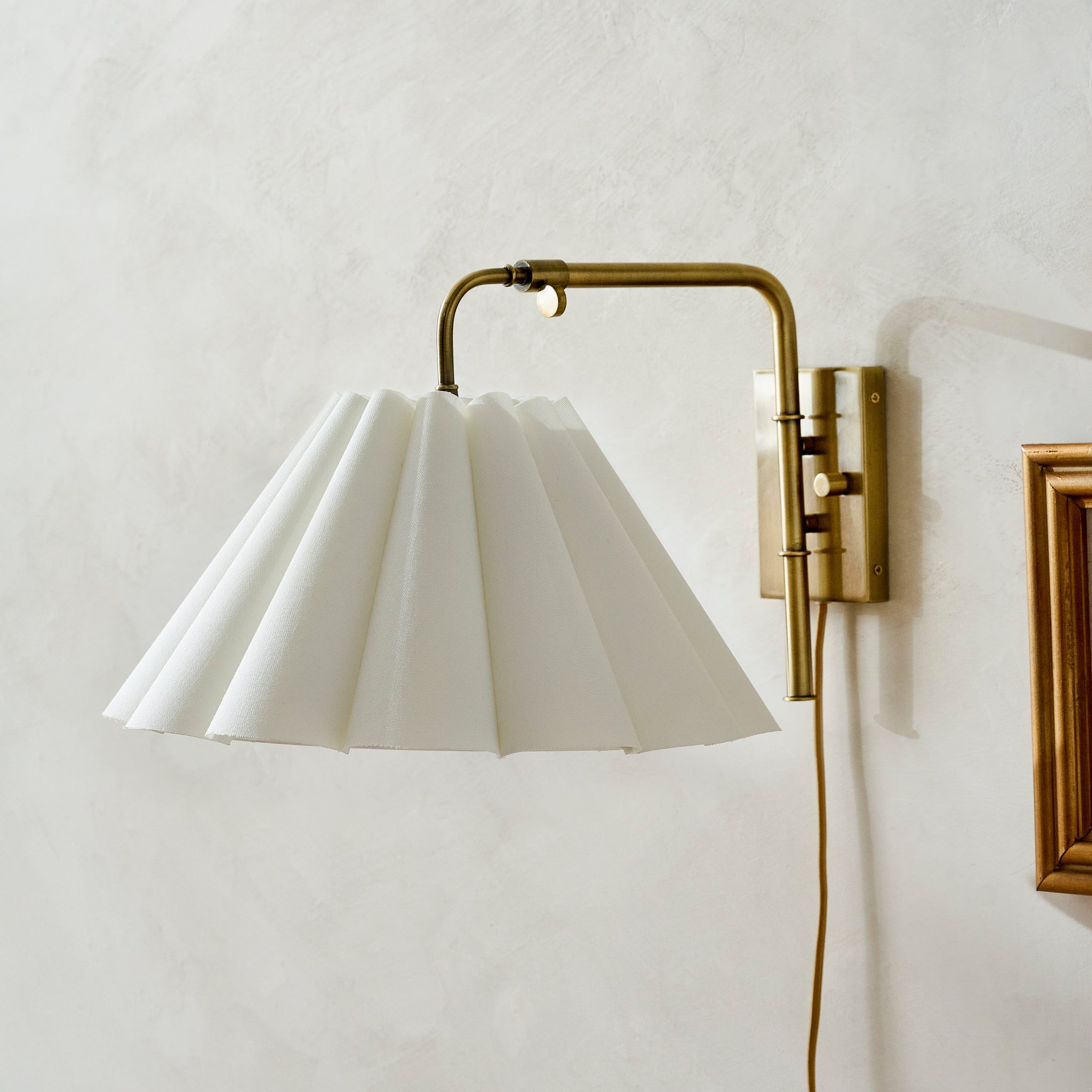 Odette Swivel Plug-in Sconce | Magnolia