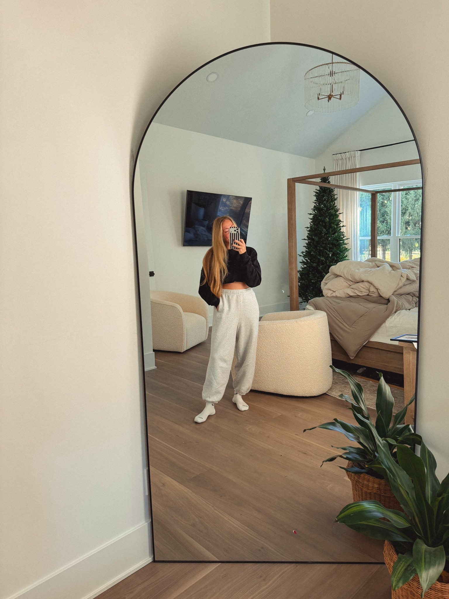 Cozy OOTD! these sweatpants are my new favorite to grab! Jogger style and so comfy! i want the red for the holiday season 🥰 would make a great gift!  ◡̈ 

#LTKBeauty #LTKGiftGuide #LTKStyleTip