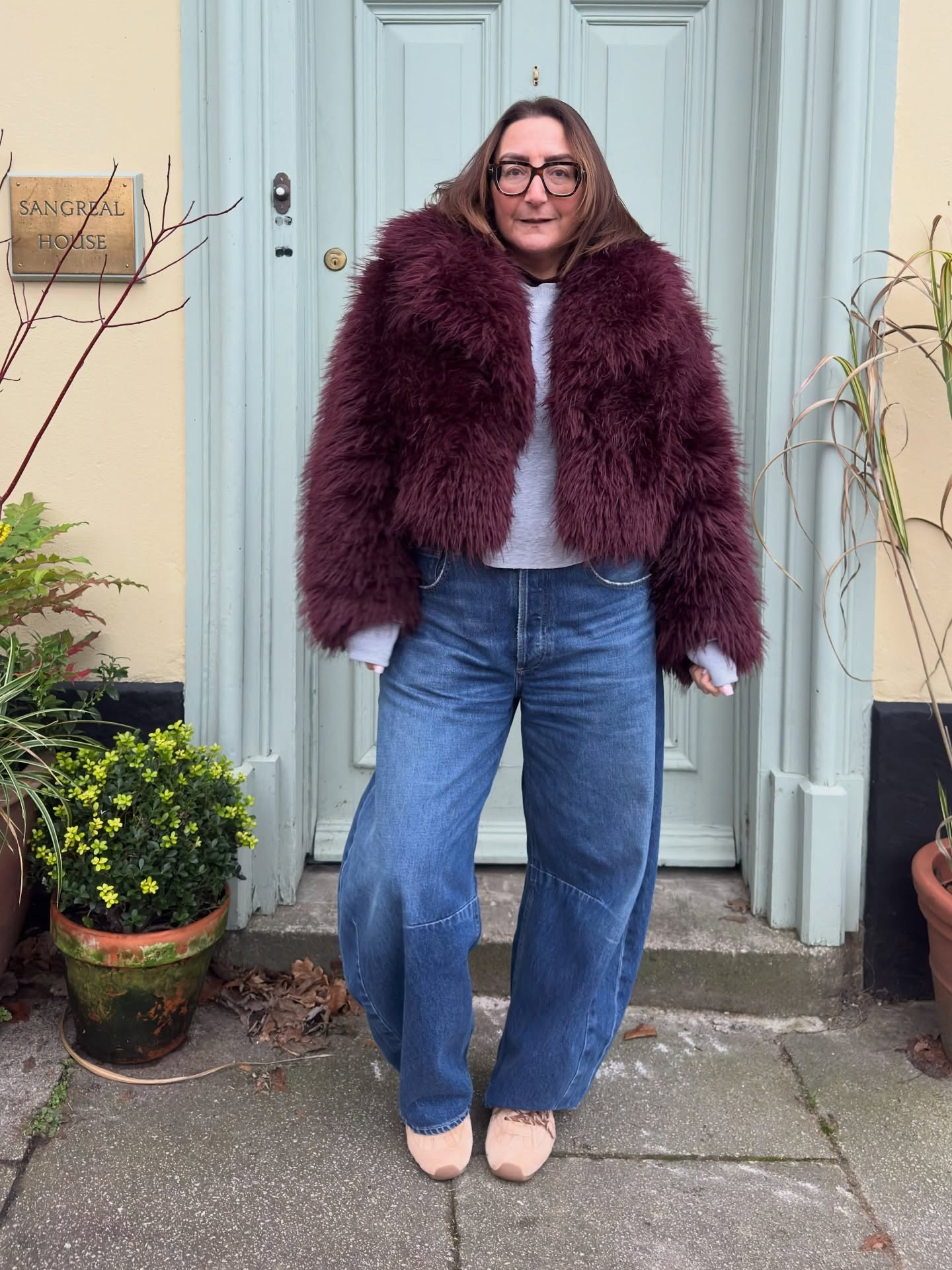 I had a little overnight vacay to Durham to see one of my oldest friends!

Had to take the 2025 OG faux fur with me! 😂😂

Some items are PR gifts 

How’s your Christmas going? Do you know what day it is? 😂😂
.
.
.
.
.
.
.
River island
What I wore today
Outfit inspo
Horseshoe and barrel jeans 
NOKWOL Atlas trainers
Faux fur jacket and coat
Citizens of humanity jeans