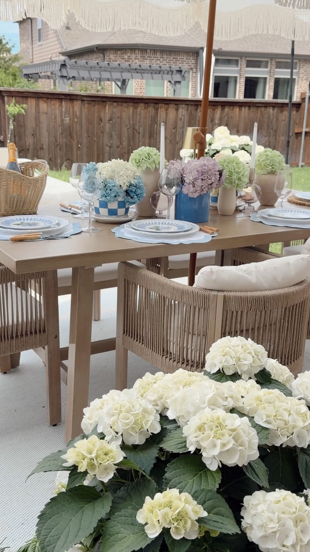 Easter Lunch
Al fresco dining, spring summer outdoor tablescape 