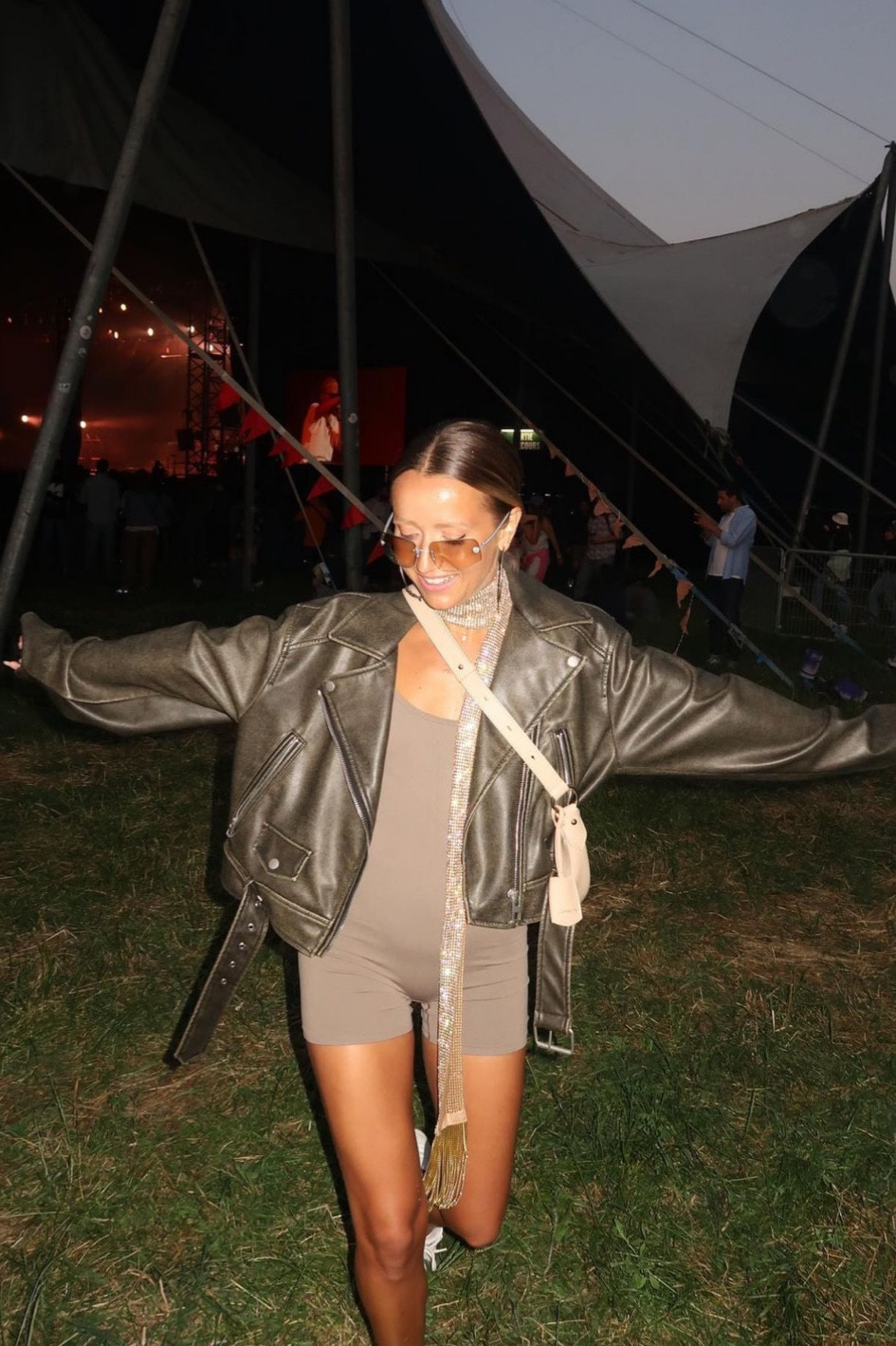 Look festival outfit inspiration combinaison short cycliste taupe bomber en cuir oversize noir creoles Jacquemus écharpe à strass oversize black leather jacket short bodysuit rhinestone scarf 

#LTKeurope #LTKSeasonal #LTKstyletip