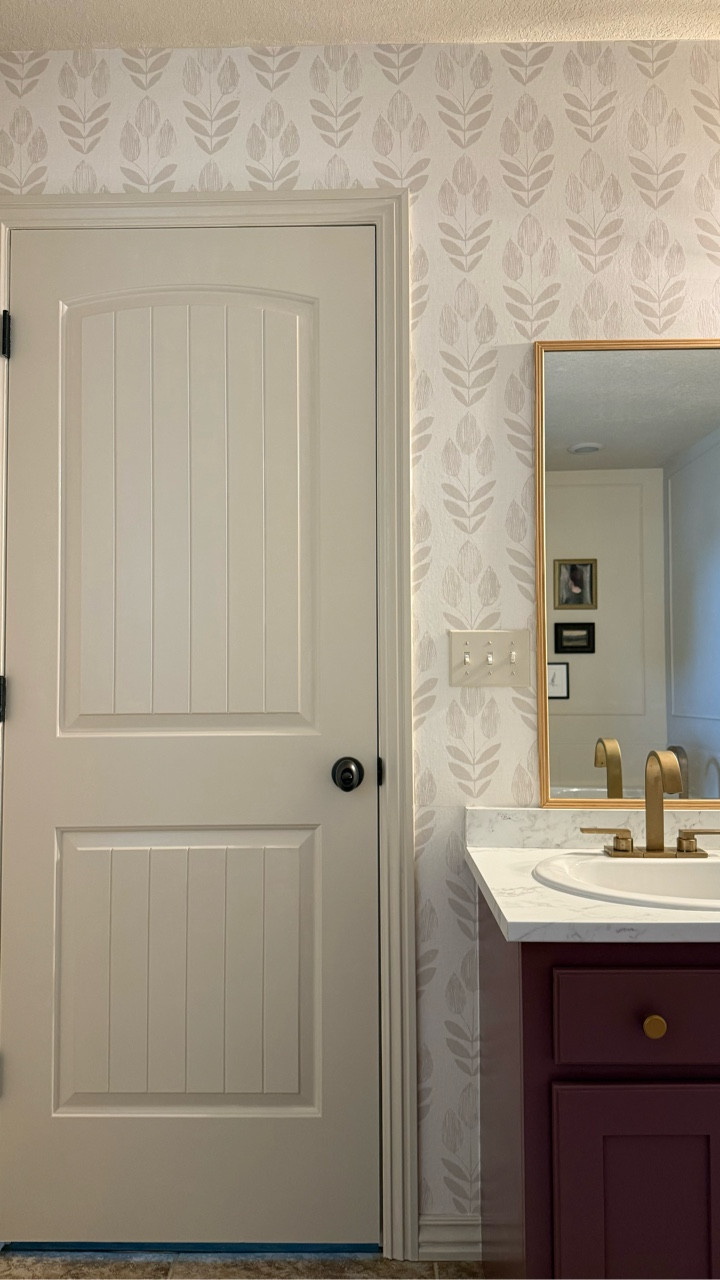 If you’ve been wanting to try wallpaper but don’t want the commitment… this is your sign 🙌🏼

Peel & stick is SO much more beginner-friendly and you can literally transform a space in a few hours (no stress, no long-term regret lol).

Start small; an accent wall, a ceiling, even the back of a shelf and see how much it changes the space.

Save this for when you’re ready to try it and FOLLOW for easy DIY’s.

#diyhomeprojects #peelandstickwallpaper #budgetdecor #homeimprovementtips #beginnerdiy