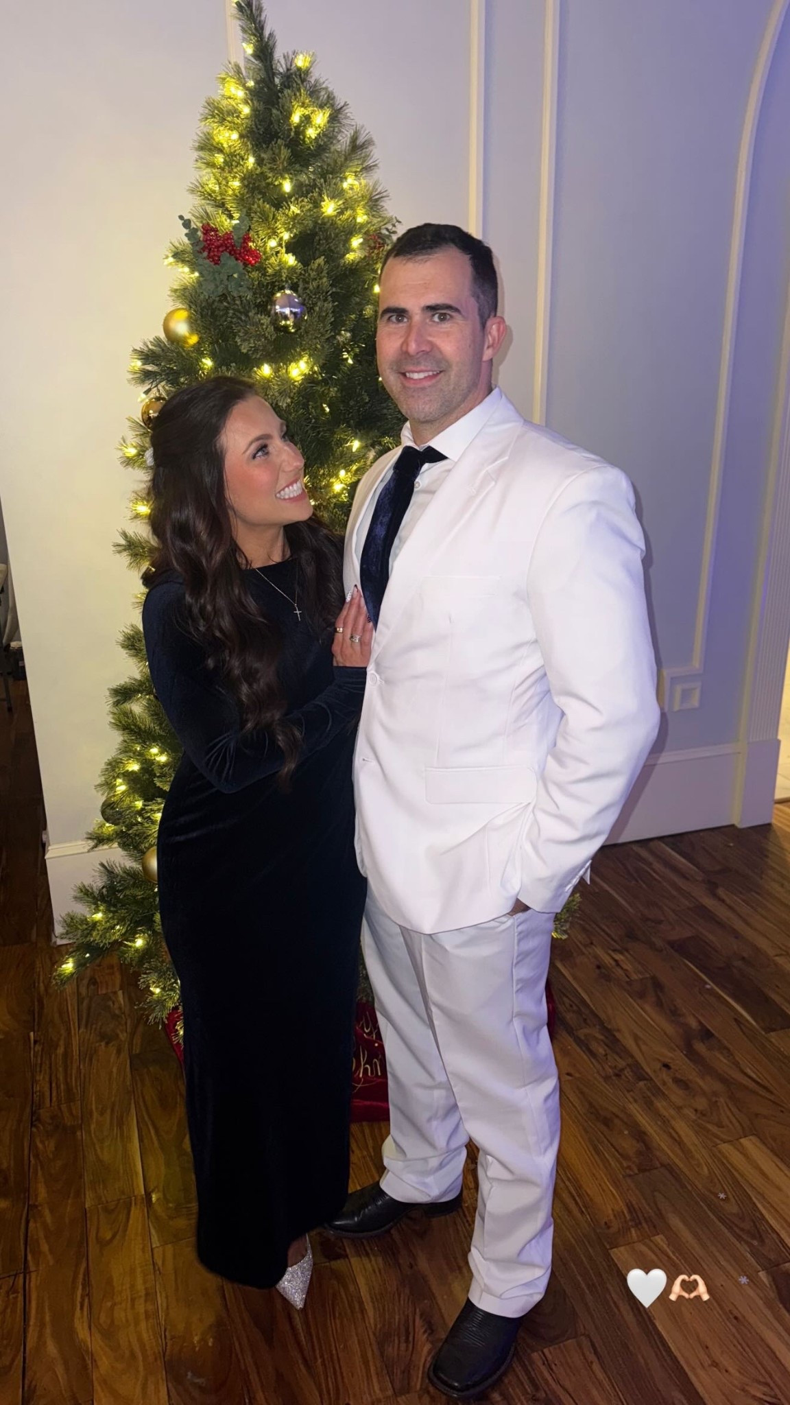 Love the holidays and all of the holiday gatherings! 

🤍🫶🏻 

 

#LTKGiftGuide #LTKHoliday #LTKFindsUnder100