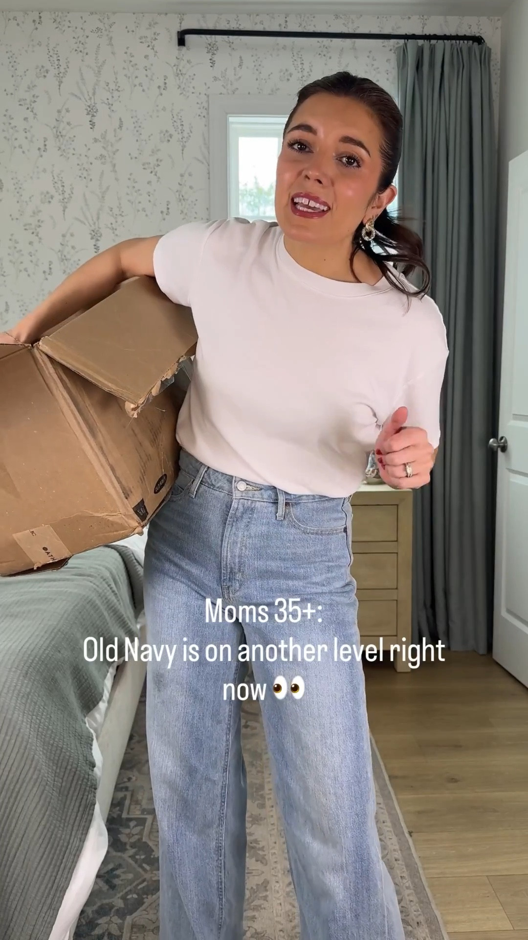 Newest old navy finds for on a 41 year old mom! @oldnavy favorite jeans, new spring tops, vacation outfits and more. 
I’m 5’7” in a size small tall or 2 tall in pants. Small in tops. Up to 60% off!! 