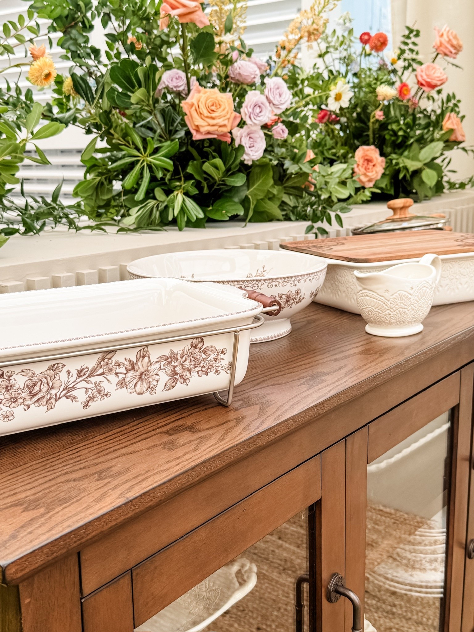 From The Pioneer Woman event last week! Dining set up!

Home, home finds, tableware, table scape, summer, summer home, summer home decor, summer kitchen, kitchen finds, kitchen decor, plate, bowl 



#LTKParties #LTKOver40 #LTKHome