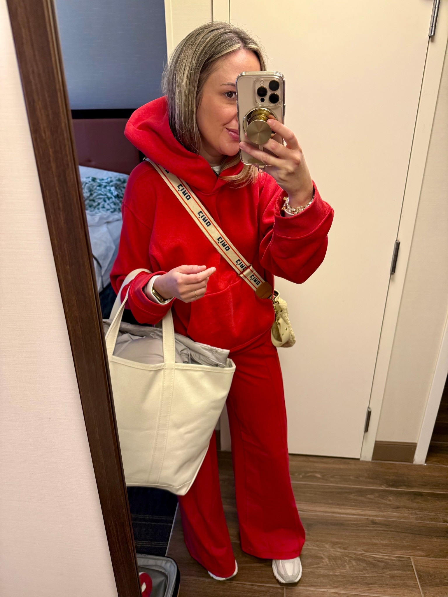 ⚾️⚾️⚾️

Wearing a small in both Lulu pieces 