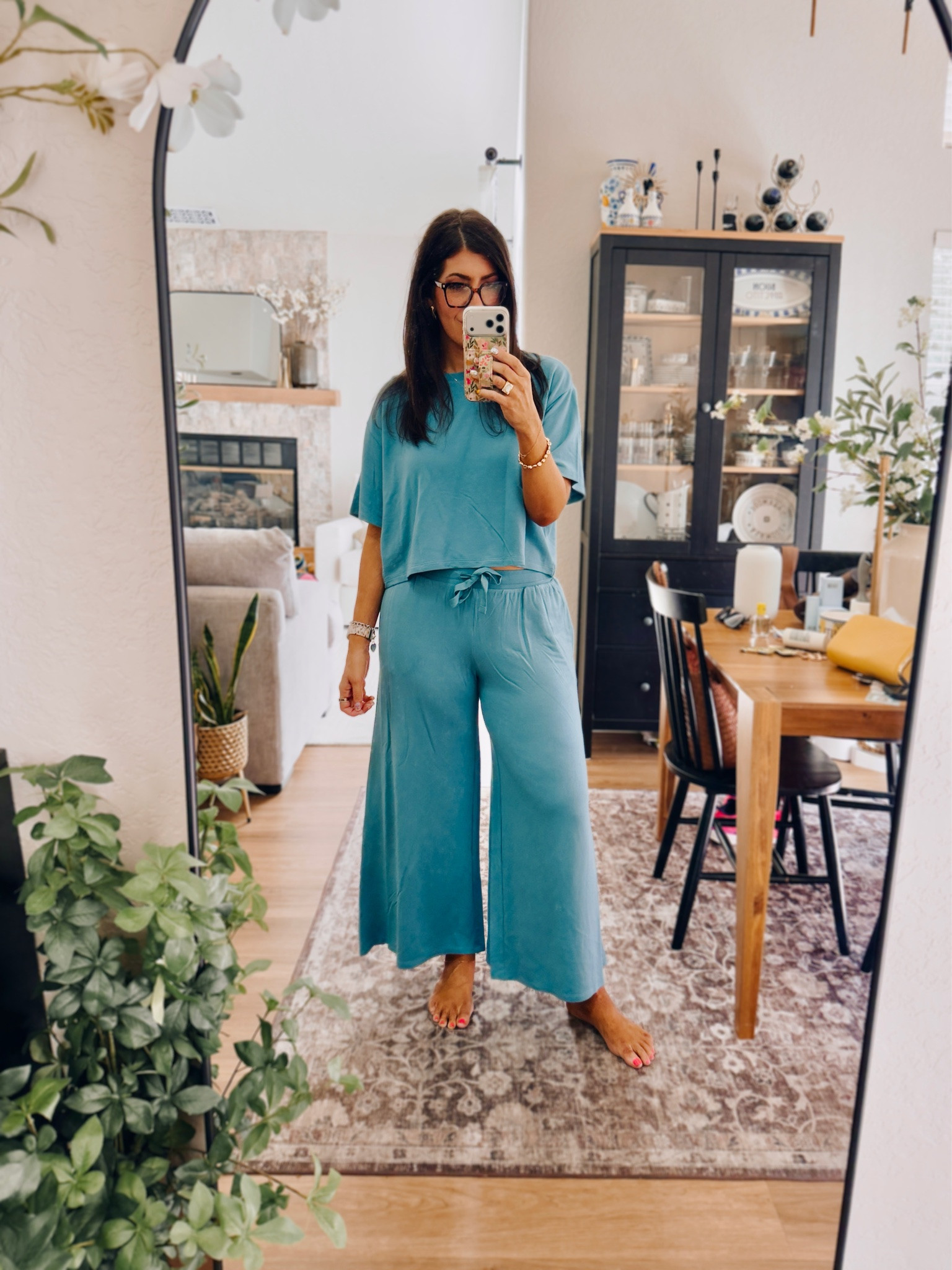 In a medium lounge set

#LTKSaleAlert #LTKMidsize #LTKWorkwear