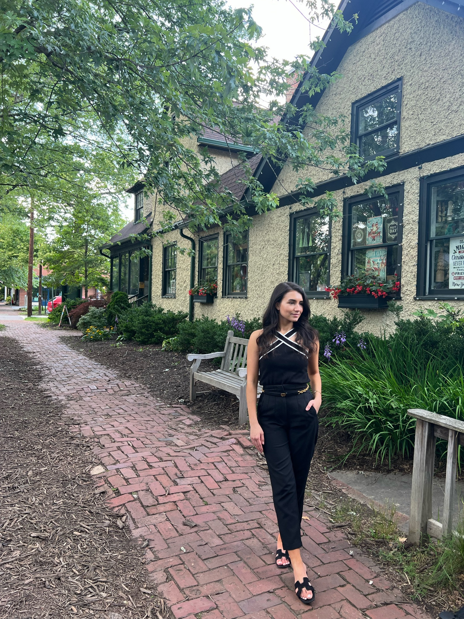 Contrast tops are so in right now! Linked my favorite ones below, some on sale!

#LTKSeasonal #LTKstyletip #LTKsalealert