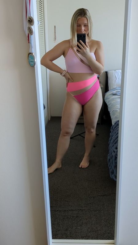 Love this one piece from Amazon! Under $30 and the color panels give your body a nice shape. Cover on the booty is also pretty decent 😜

#LTKcanada #LTKsummer #LTKswimwear