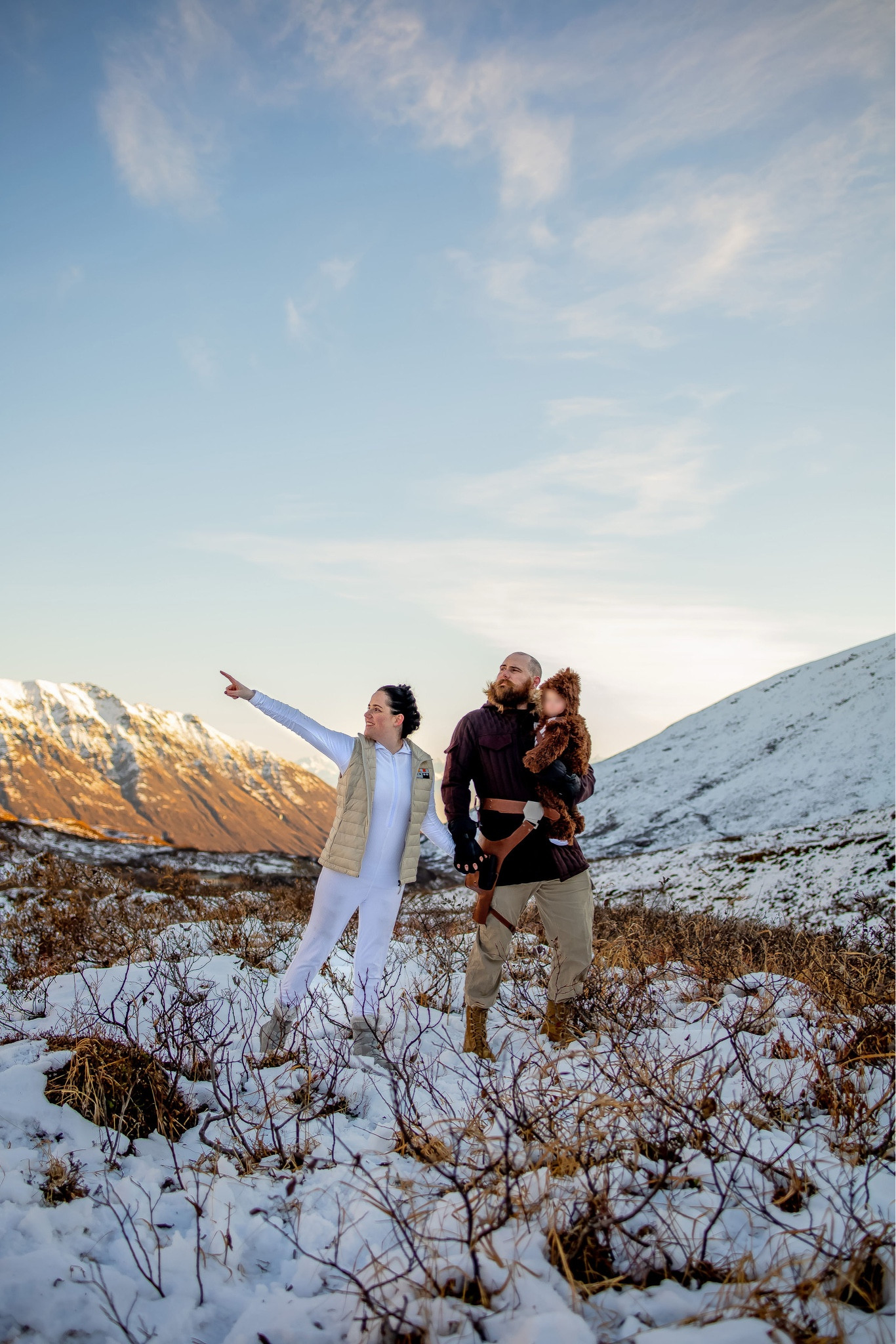 Family photoshoot | family photos | Family photoshoot ideas | Family outfits | Family cosplays | Star Wars family outfits | Star Wars family photoshoot | Star Wars | Princess Leia on Hoth inspired outfit | Han Solo on Hoth inspired outfit | Chewbacca on Hoth inspired outfit | Princess Leia | Princess Leia cosplay | Princess Leia costume | Princess Leia Hoth | Han Solo | Han Solo cosplay | Han Solo costume | Han Solo Hoth Star Wars inspired outfit | Chewbacca | Chewbacca cosplay | Chewbacca costume | Chewbacca Hoth Disney inspired outfit | Star Wars | Lightsaber | Nerd | Fangirl | Disney bound | Disney | Star Wars girl | Star Wars cosplay | Star Wars costume | Toddler costume | 