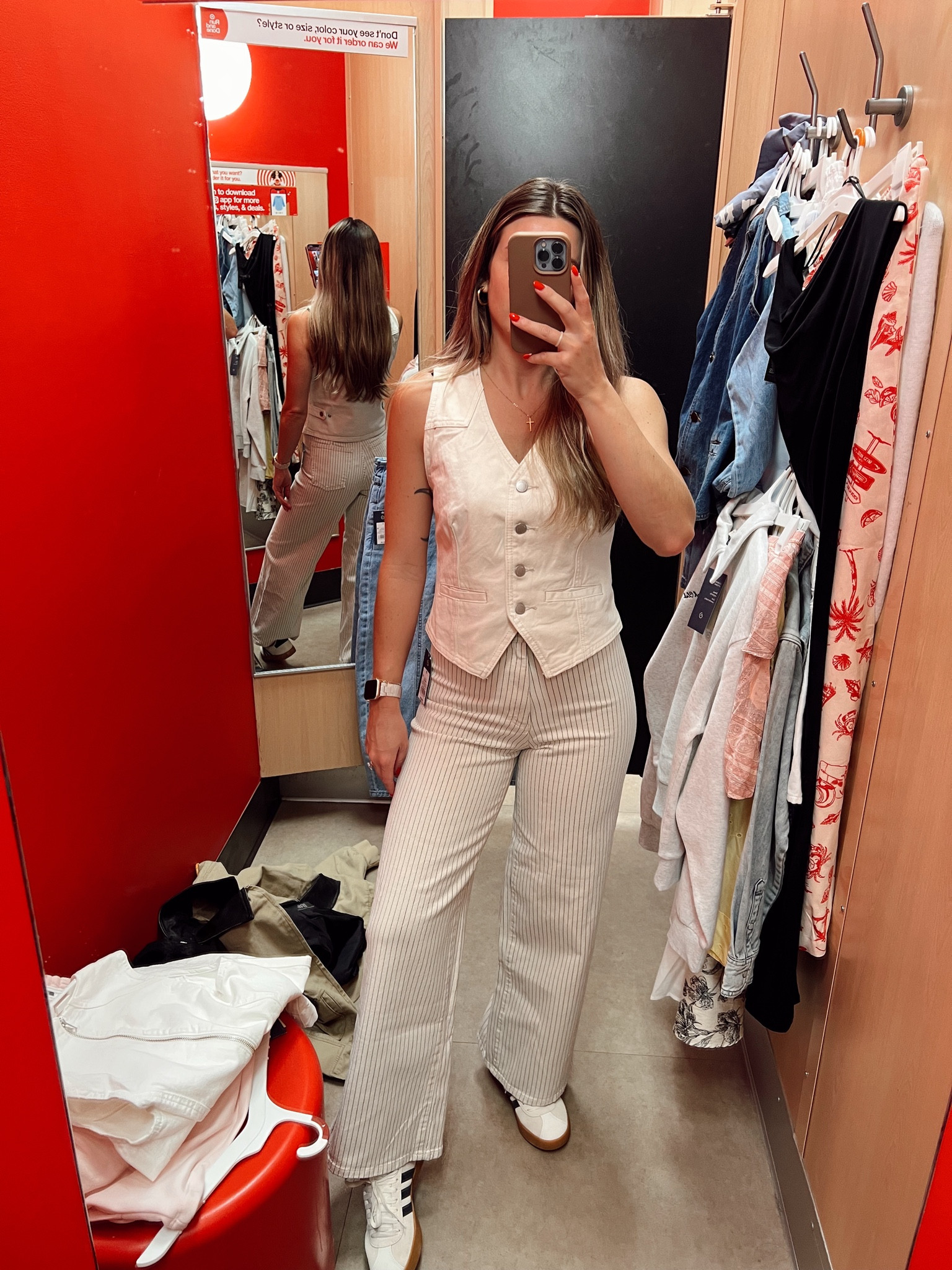 Size 4 in the top
Size 2 in the jeans! Soo comfortable and stretchy! No front pockets 

#LTKFindsUnder50 #LTKStyleTip