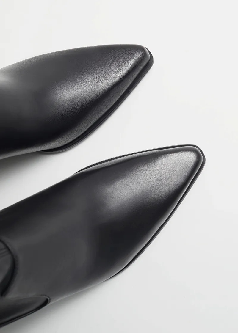 Spitze Lederstiefel | & Other Stories (DE + FR)