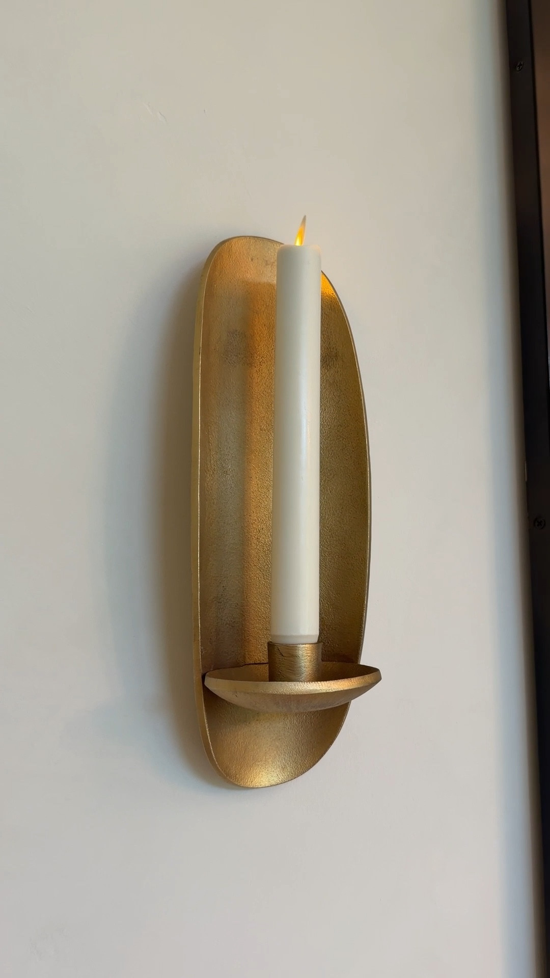 Finally hung these beauties up! 

The tapers I have here are battery operated and can be set on a timer.  Mine are a little bit taller than they should be, so I linked the appropriate size. ￼

#LTKHome #LTKSeasonal