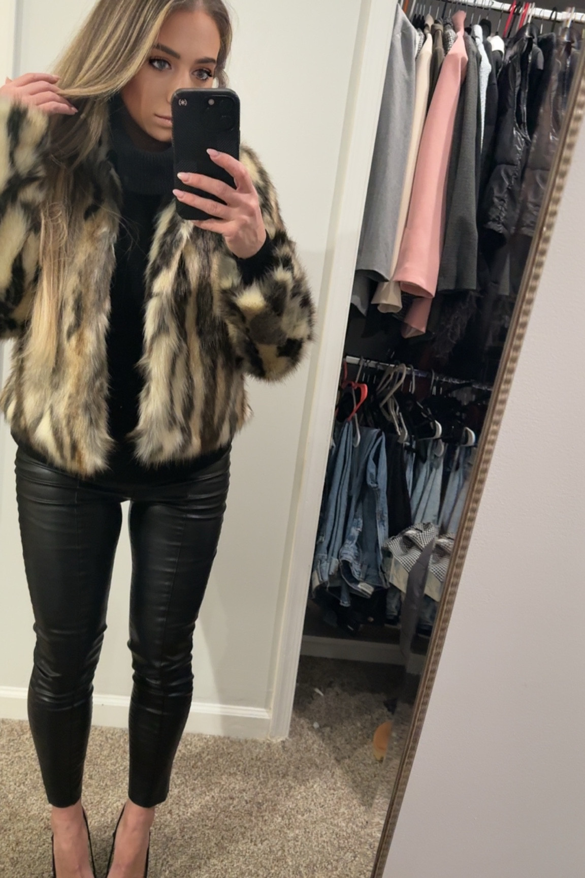 Zara coat 
Winter 
Fur

#LTKSeasonal