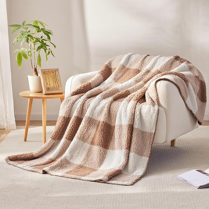 Asnomy Checkered Fleece Throw Blanket Super Soft Thick and Warm Fall Blankets, Fuzzy Fluffy Cozy ... | Amazon (US)