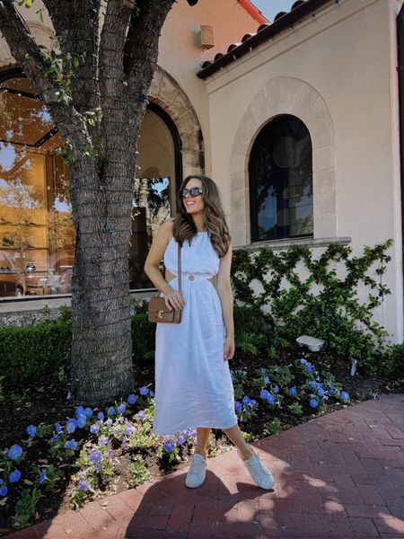 This linen dress is so good👏 can be easily dressed up with heels or worn casual with sneakers. It's bump friendly too🤰I'm wearing a size S. // Amazon fashion, Amazon outfit, Amazon dress, Amazon spring outfit