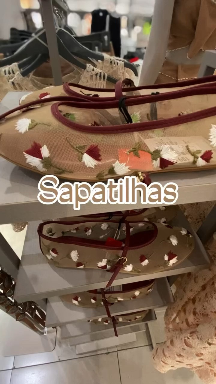 Amigas essa tendência pegou vocês ? #sapatilhas #lojasrenner