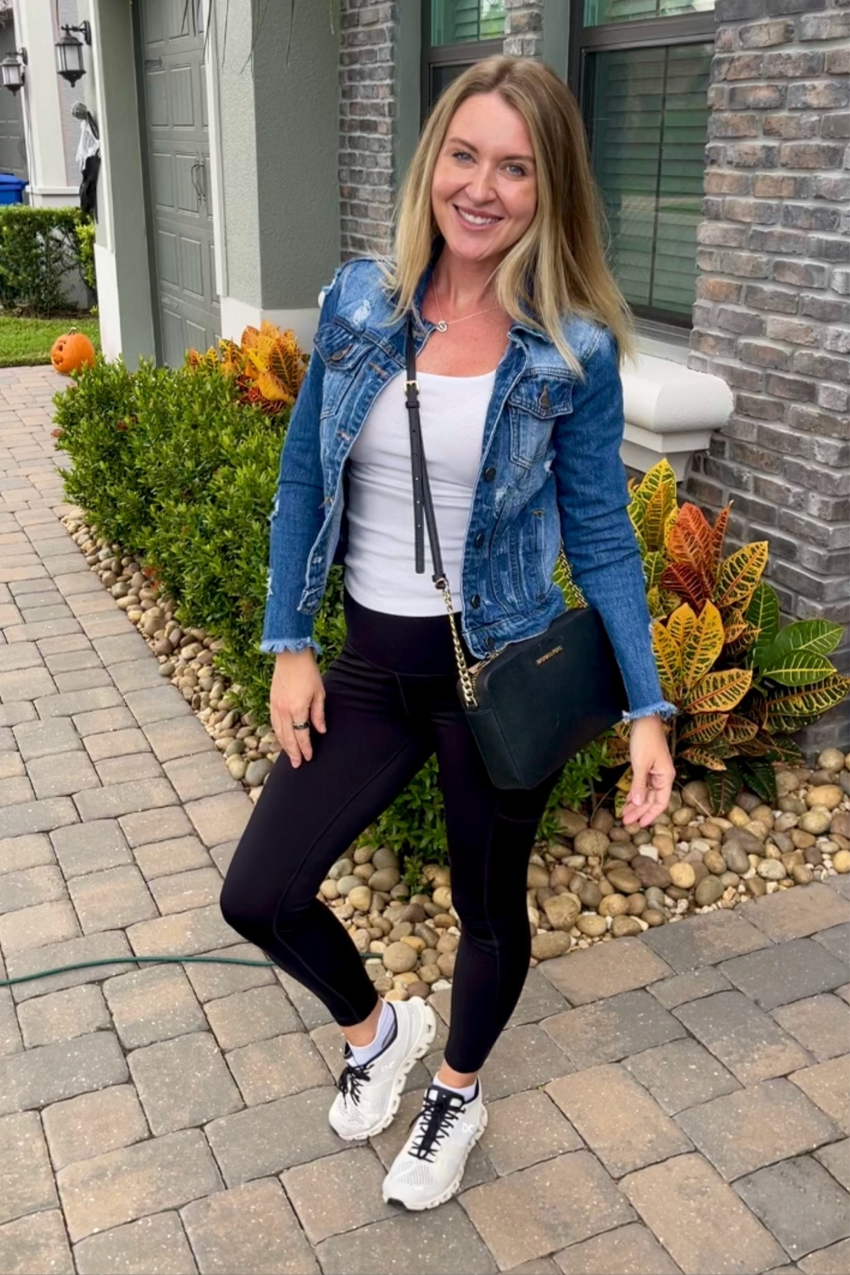 Simple mom outfit for almost any occasion

Mom style | affordable fashion | casual outfitt

#LTKfamily #LTKstyletip #LTKMostLoved