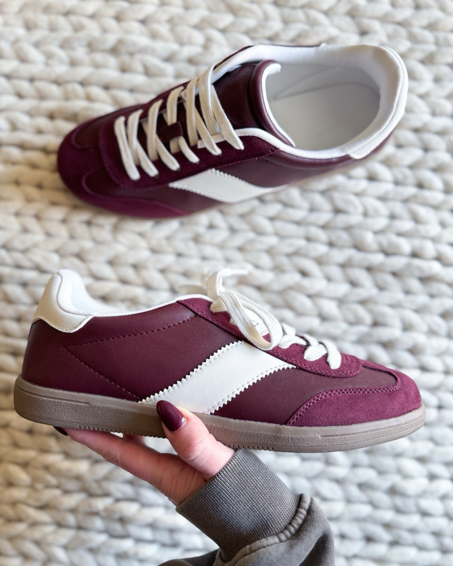 I have been living in my Sambas so when I saw this affordable option in this beautiful trending color I had to grab them. TTS. Very comfortable. 

Also available in light brown leopard print & a fun metallic silver color. 

Samba Look a Like - Looks for Less - Burgundy - Sneakers - Cute Shoes - Winter Shoes 

(First shared 11/12/24 & 12/5/24) 

#LTKShoeCrush #LTKGiftGuide #LTKFindsUnder50
