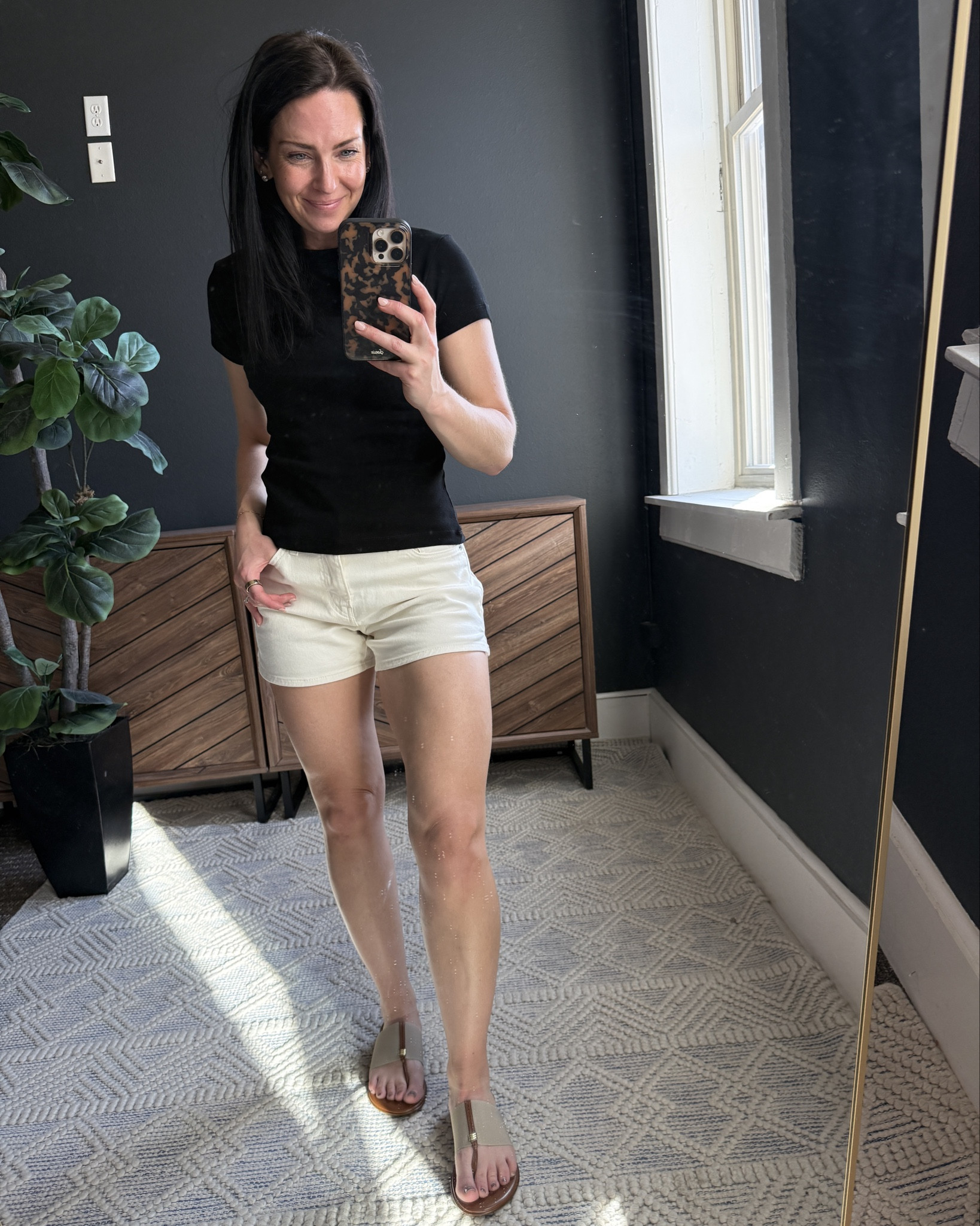 I have this Madewell crewneck in multiple colors. I bought the gray one first and then quickly went back to grab more. I love the fit, the texture, and the detail on the back. Any T-shirt I can wear with athletic pants, jeans, and shorts as a win! TTS. 