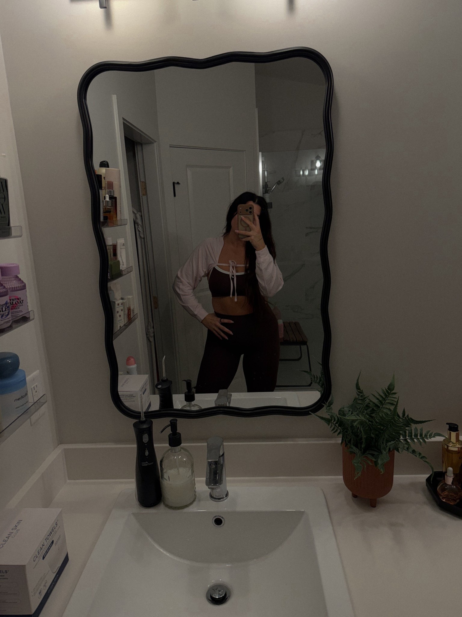 Fav workout set! & cutest shrug 
Wearing L in shrug, 8 in pants & M in bra 