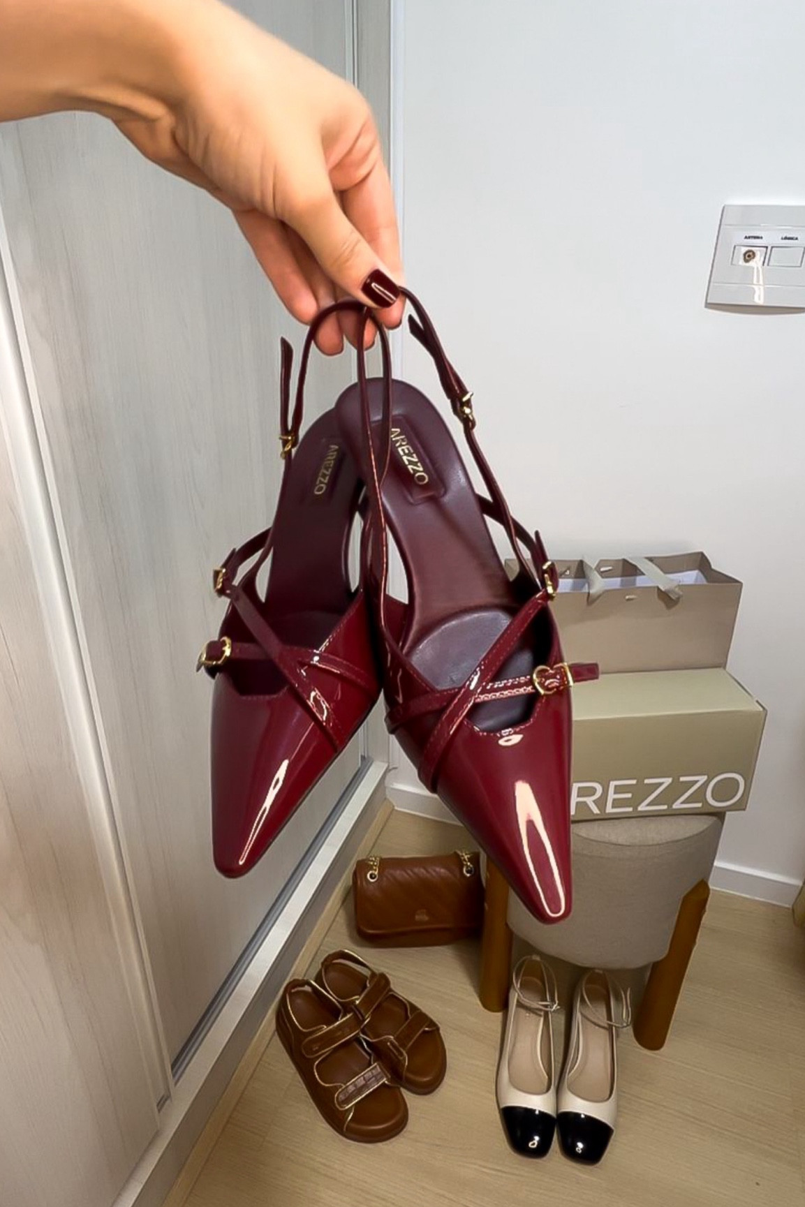 Scarpin sligback ou kitten heel (como você quiser chamar) na cor que promete dominar nosso outono inverno: cherry red 🍒 | eu já garanti a minha na Arezzo ❤️

#LTKbrasil #LTKbeauty #LTKstyletip