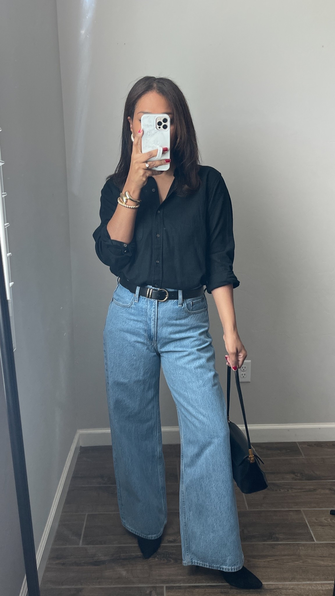 Abercrombie is 25% off and stackable with other sale items on this app! I wear a size 27 regular in all denim. My denim shorts are a 27 regular in curve love. My tops are all a size small! 

 

 #ltkspringsale #ltksalealert #ltkfindsunder50