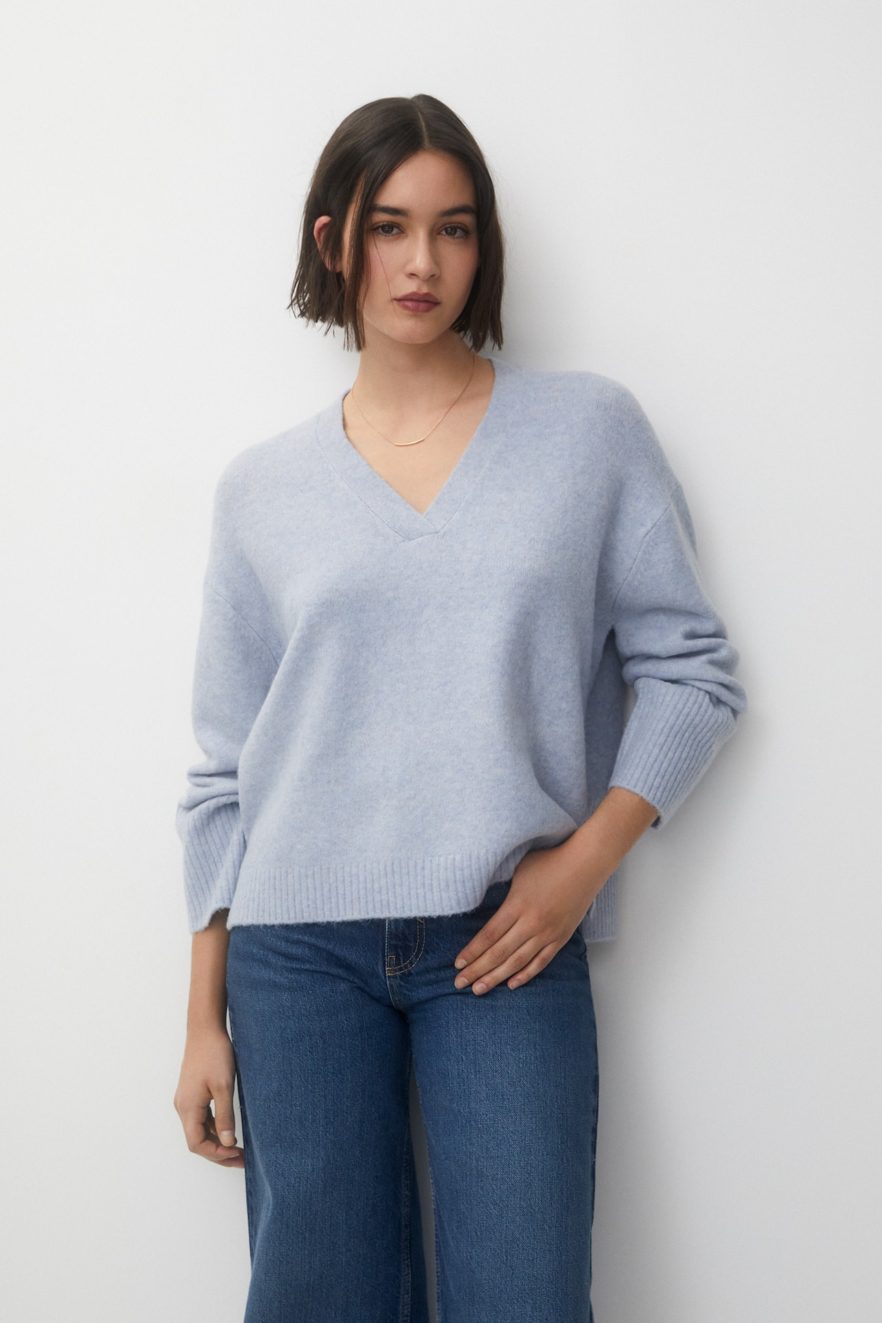 Weicher Strickpullover mit V-Ausschnitt | PULL and BEAR DE