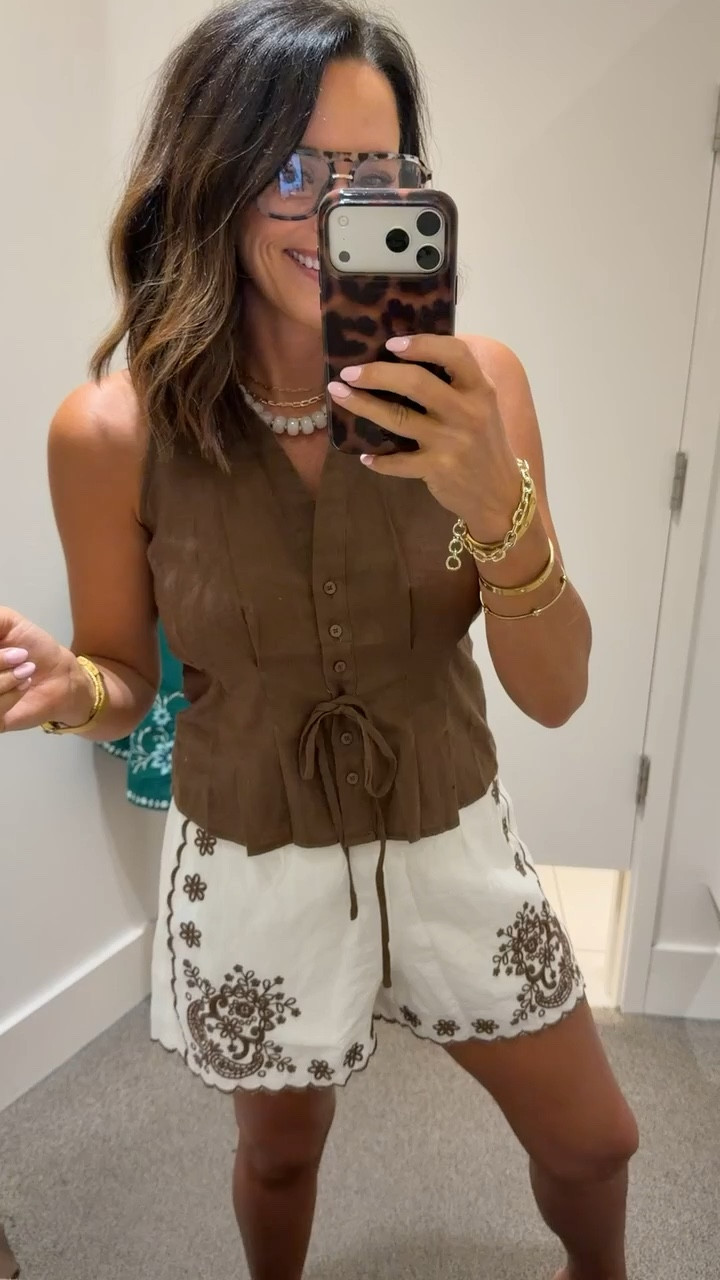 🤩🤩🤩

loft top, embroidered shorts outfit, neutral outfit inspo, summer outfit, casual chic outfit, everyday style

#loftstyle #ltkunder50 #summeroutfit #neutralstyle #casualchic #everydayoutfit