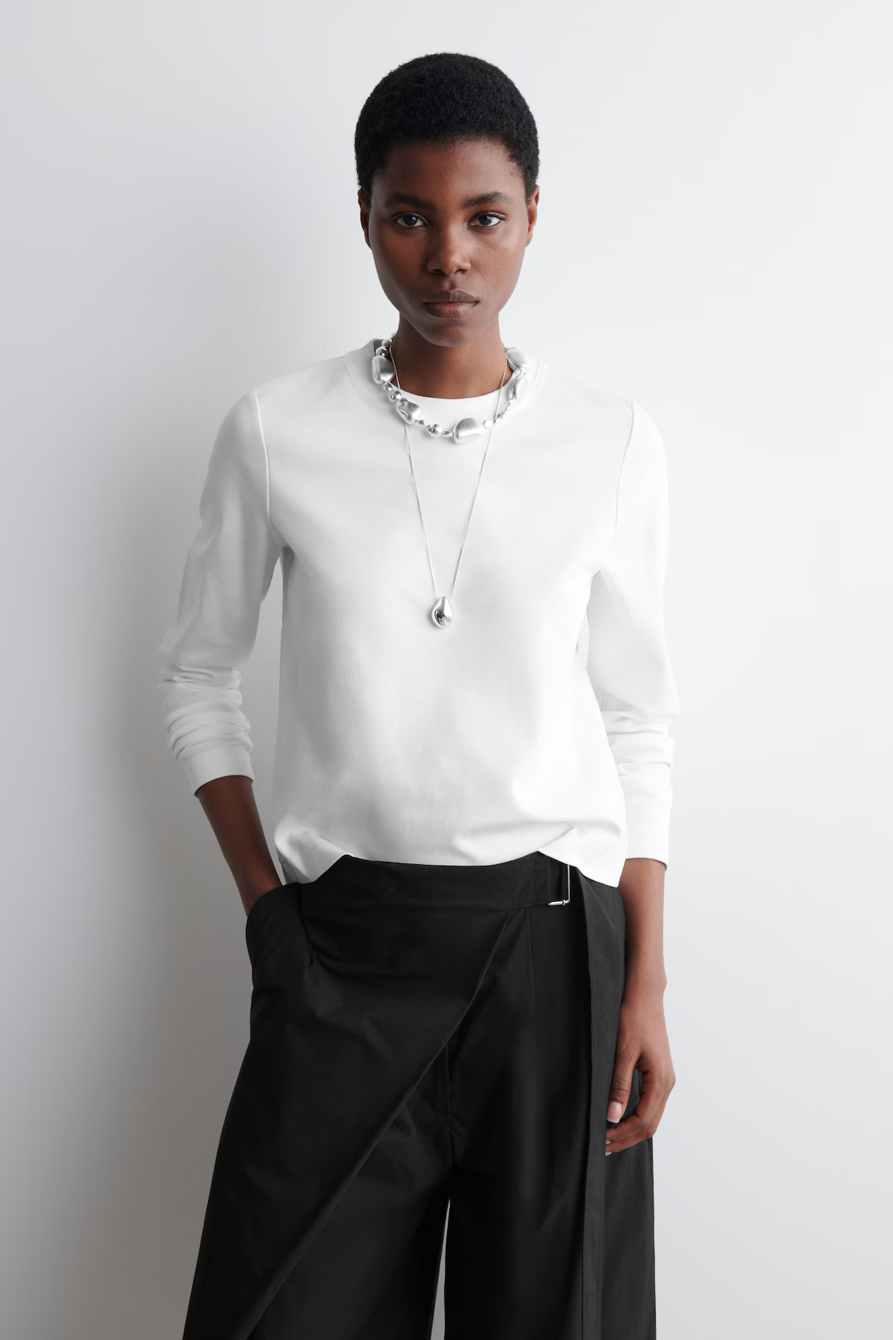 CLEAN CUT REGULAR LONG-SLEEVED T-SHIRT - WHITE | COS US | COS (US)