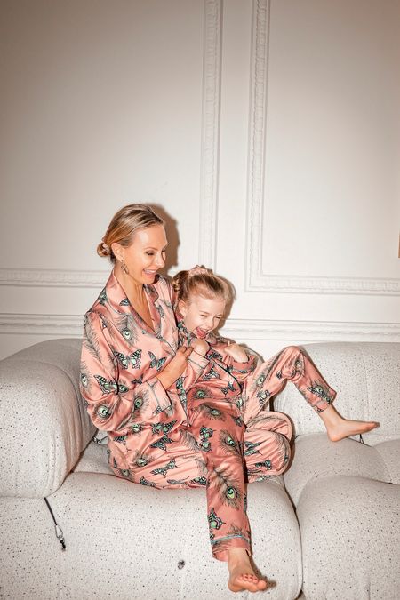 AD Love these slow and relaxing days after Christmas where you can literally live in pjs…. These are incredible and they are on sale 30-40% off. @chelseapeersnyc

#LTKHoliday #LTKfamily #LTKsalealert
