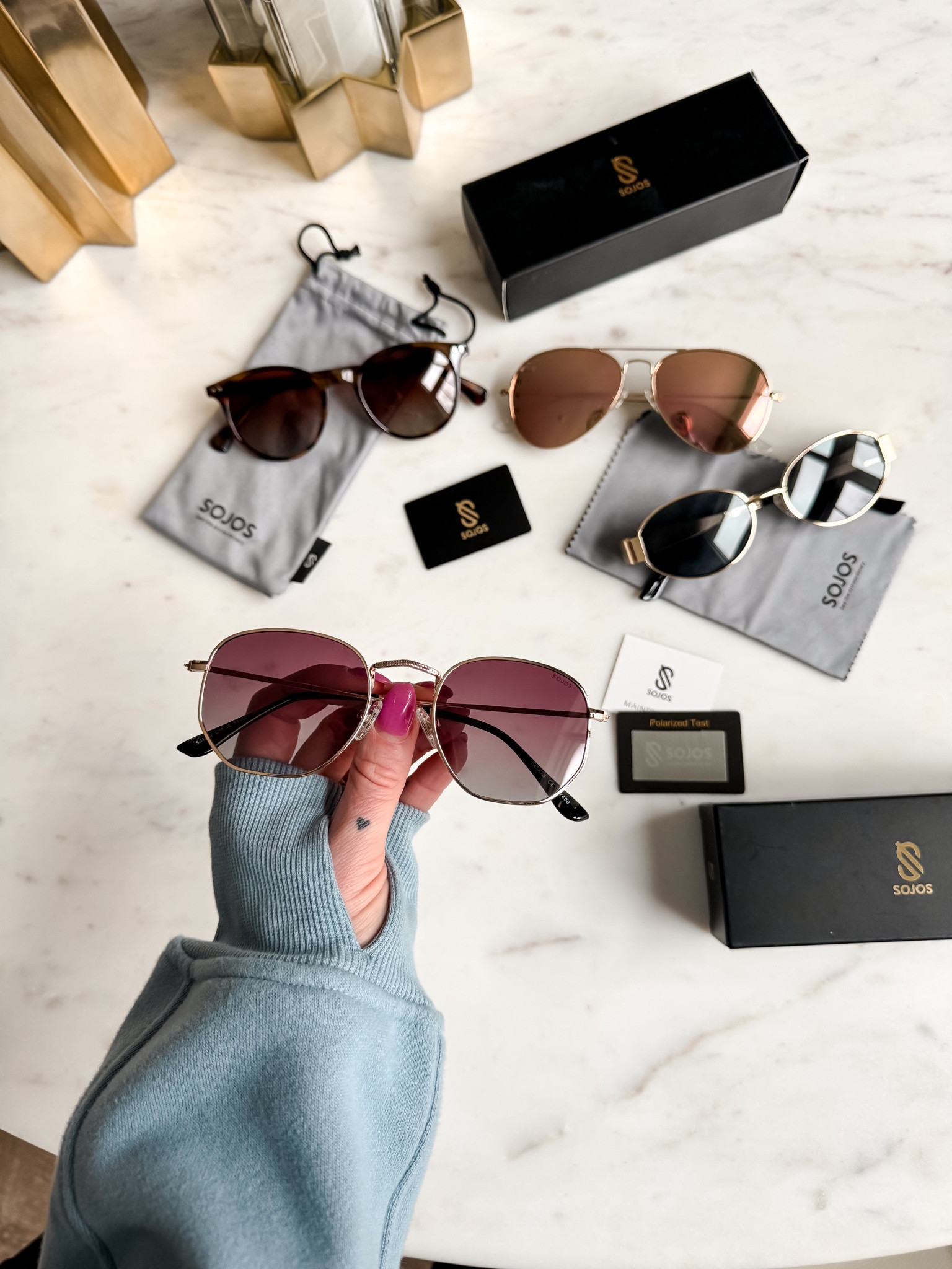 Amazon sunglasses discount code: JENNAMC10 to save on these TikTok viral sunglasses for women! 
Aviators and gold frame oval sunnies 