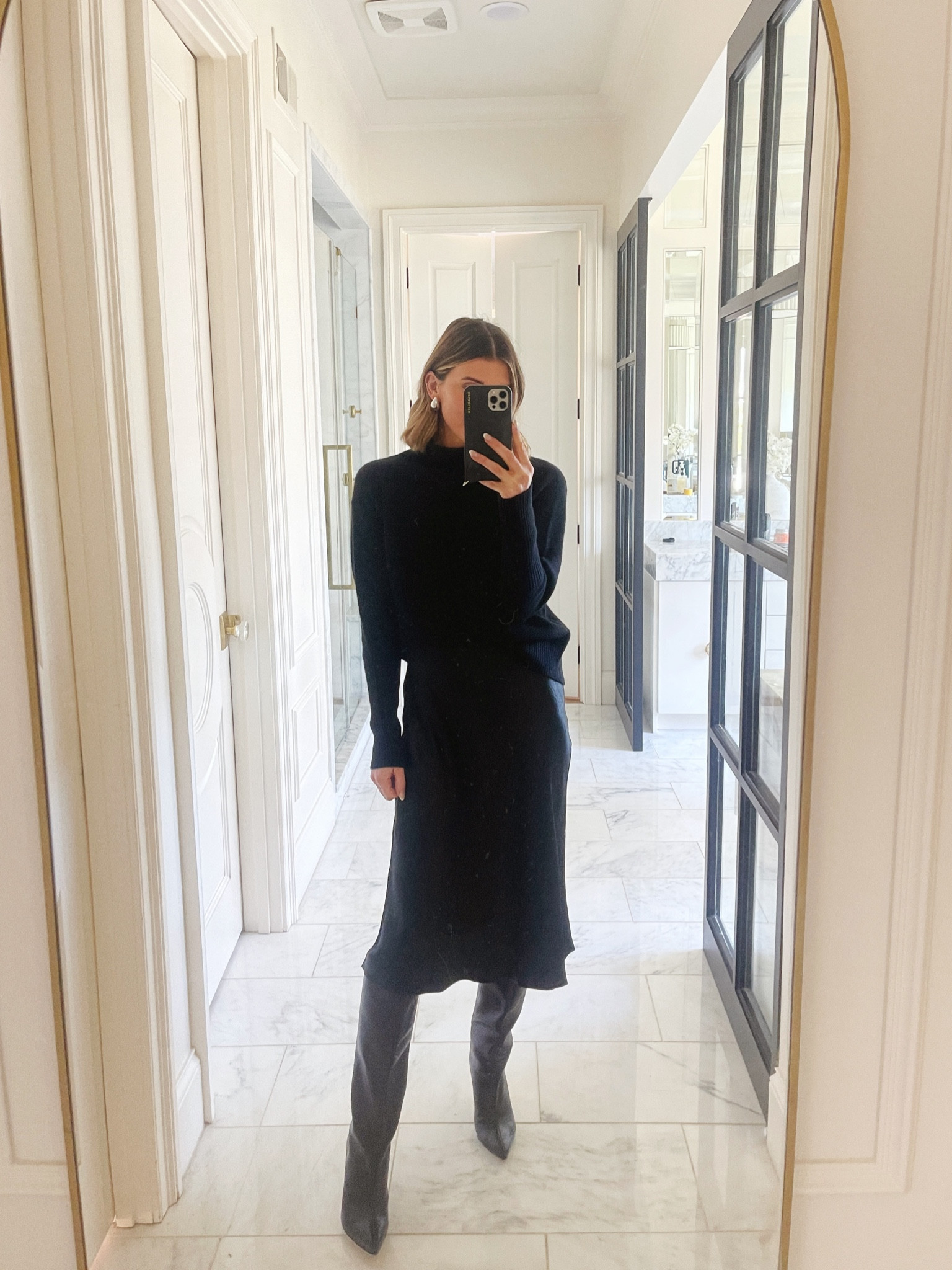 Aritiza holiday sale happening now! So many best sellers on sale that normally don't go on sale. Get your size before it sells out. 

#LTKsalealert