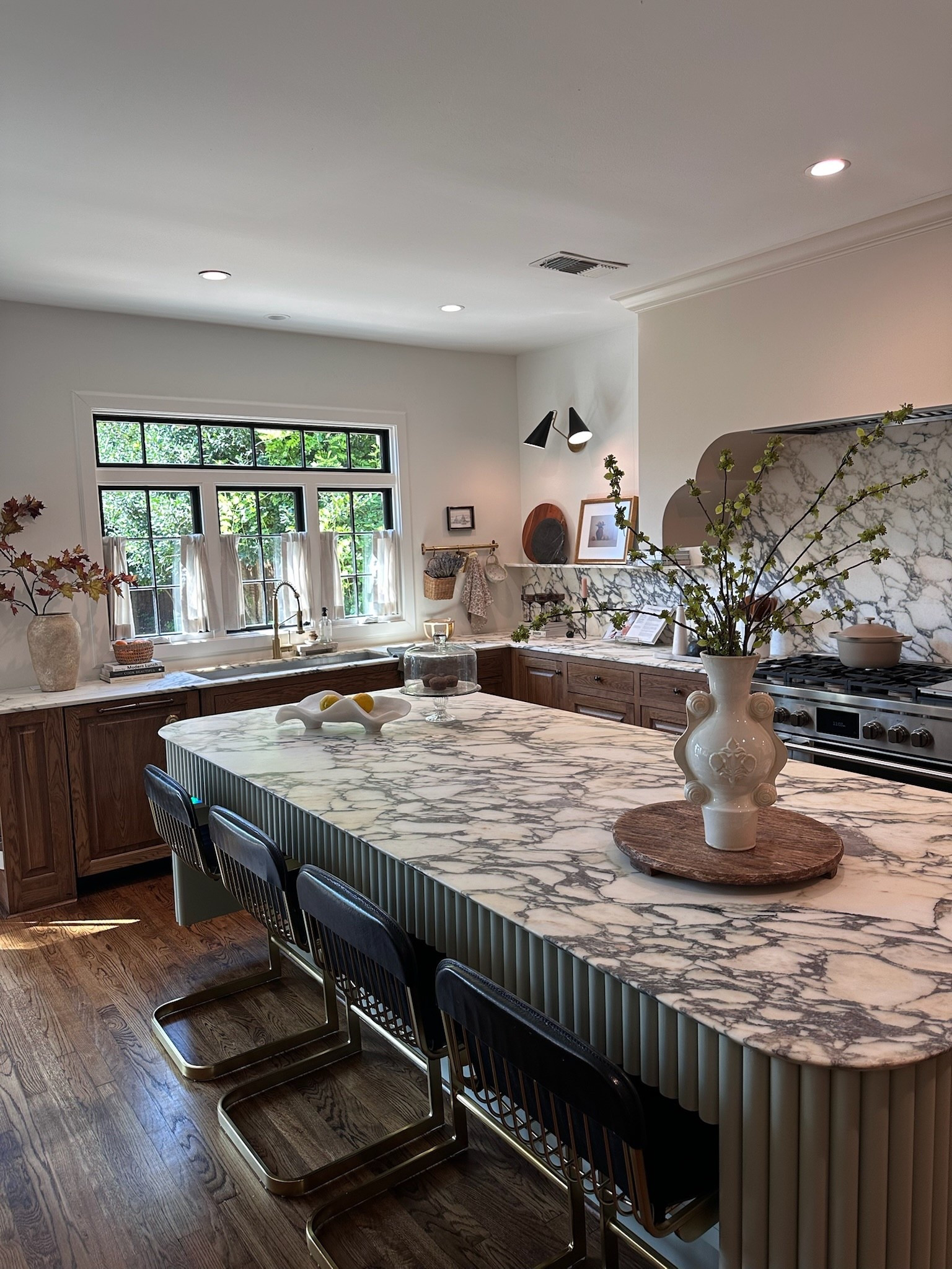 Kitchen // kitchen decor, countertop decorative objects, utensil holder, bar stools, kitchen table, dining nook, dining chairs, modern home decor, modern decor, tablescape, modern home decor, neutral home decor, dining room, dining room decor, neutrals, neutral home, decor, modern, minimalist, minimalist style, wall hanging decor, boho decor, neutrals, interior, interior design 


#LTKHome #LTKStyleTip