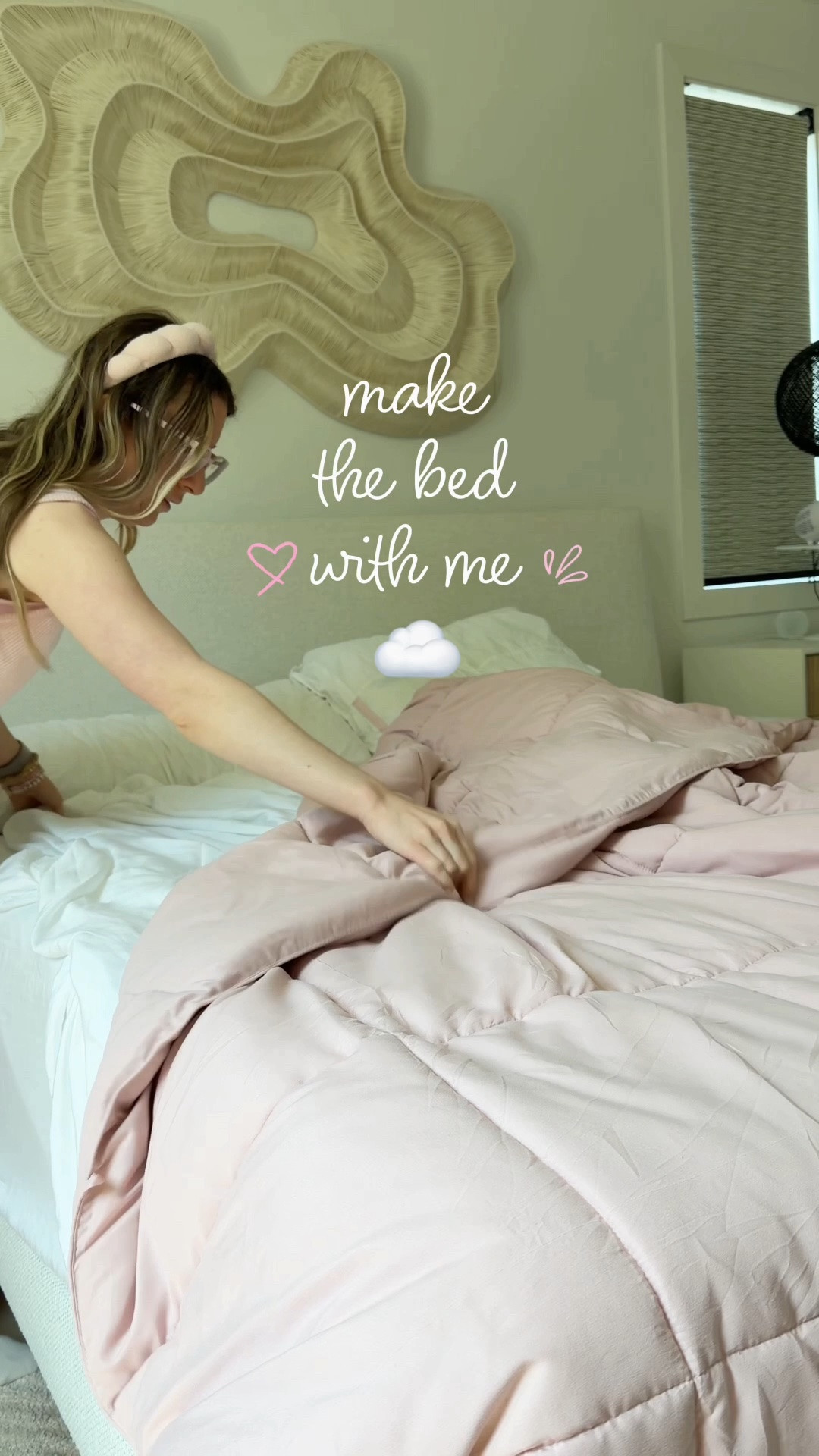 Daily reset 🩷☁️ Come make the bed with me. Sharing my favorite bedding finds! I’m obsessed with these sheets - super soft and wash really well! And my pink oversized king comforter is machine washable 👏

#LTKdayinmylife #LTKvlog