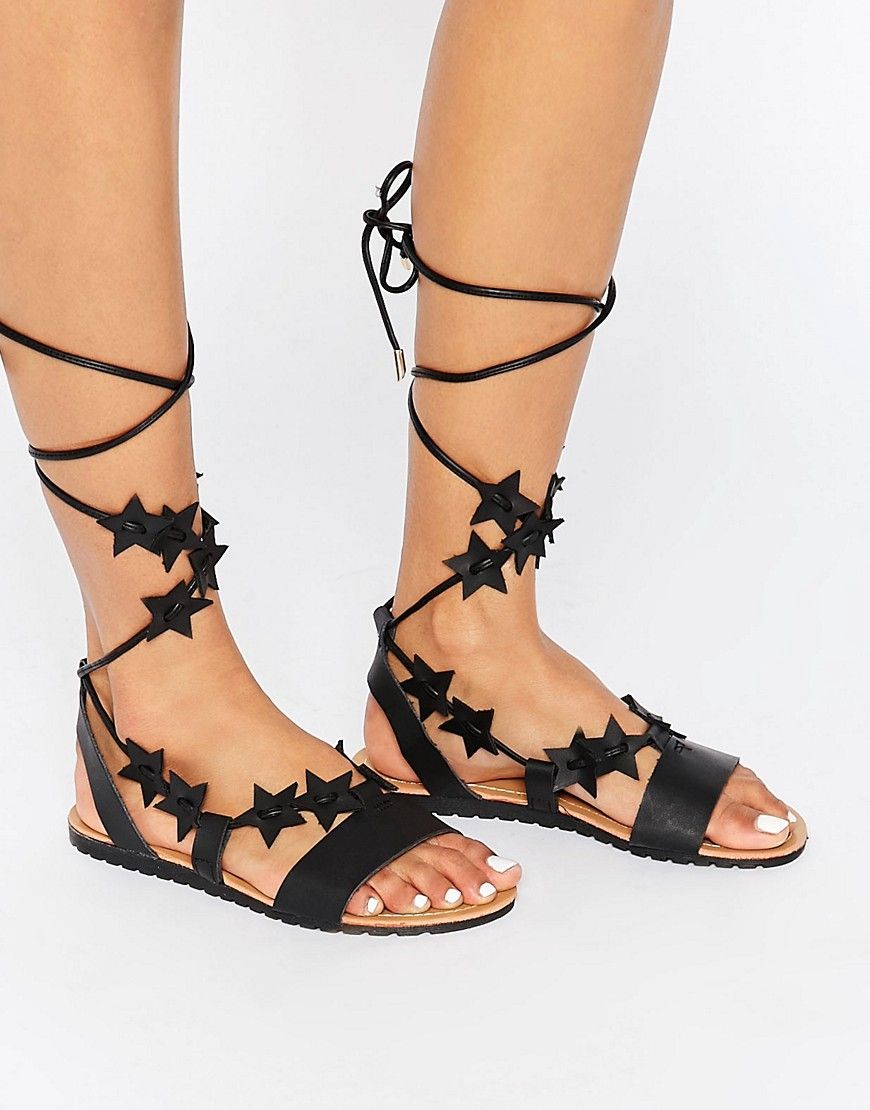 Daisy Street Star Gladiator Flat Sandals - Black | ASOS US