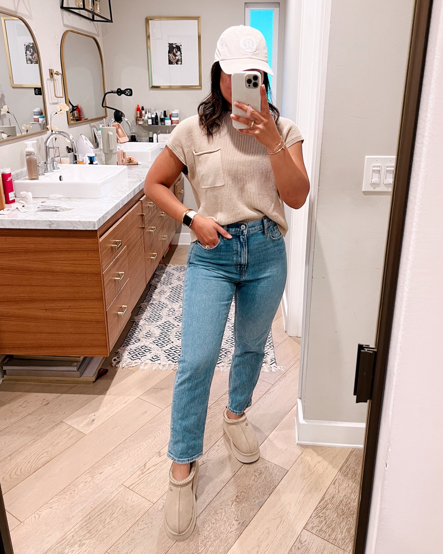 School drop-off mom outfit, casual outfit, pre-fall outfit, straight leg jeans, ugg tazz slippers


#LTKSeasonal #LTKGiftGuide #LTKfindsunder100