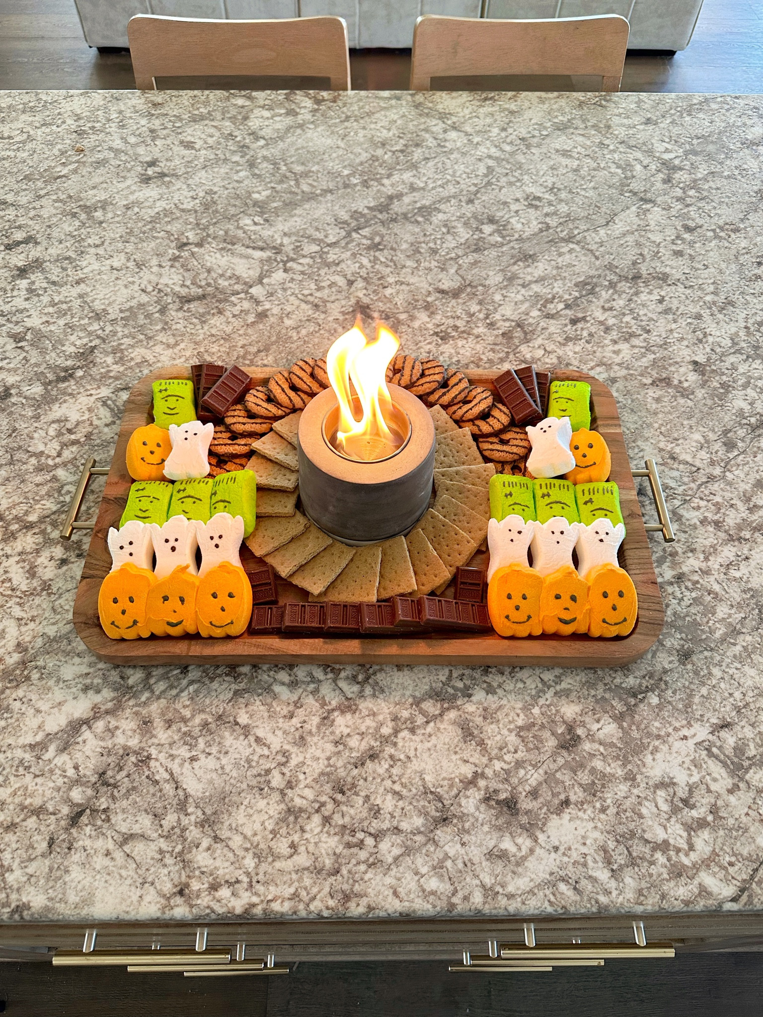 Halloween s’mores board!👻