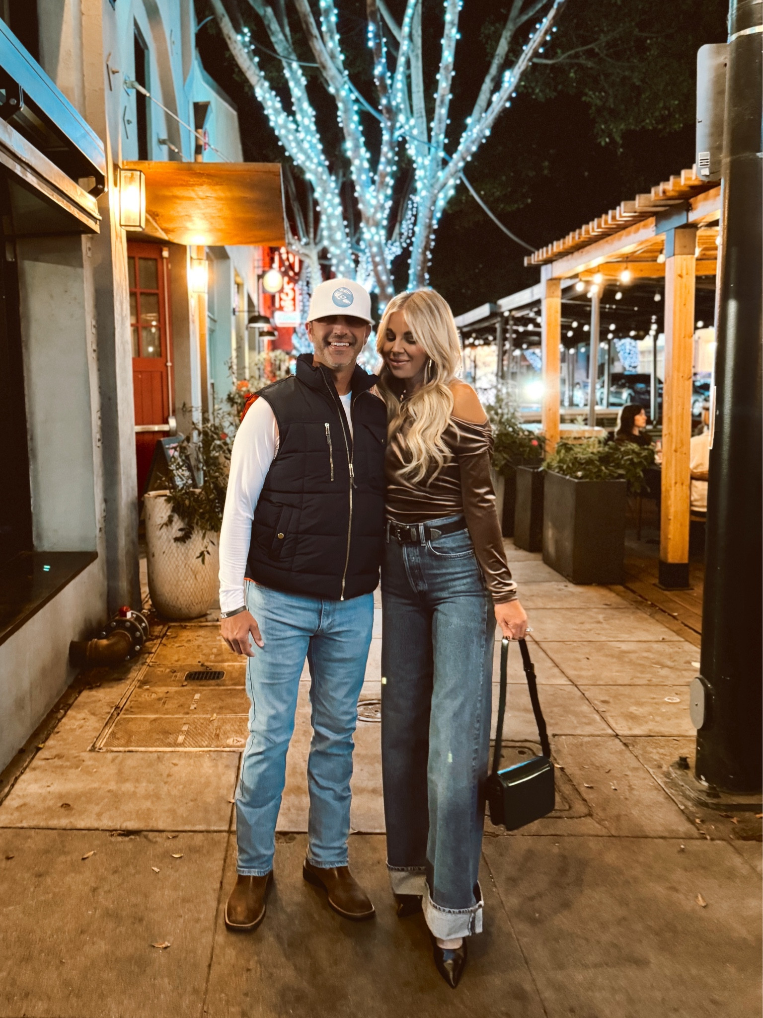 obsessed with these agolde dame jeans and this abercrombie velvet is so rich! 🤎

#LTKSeasonal #LTKstyletip