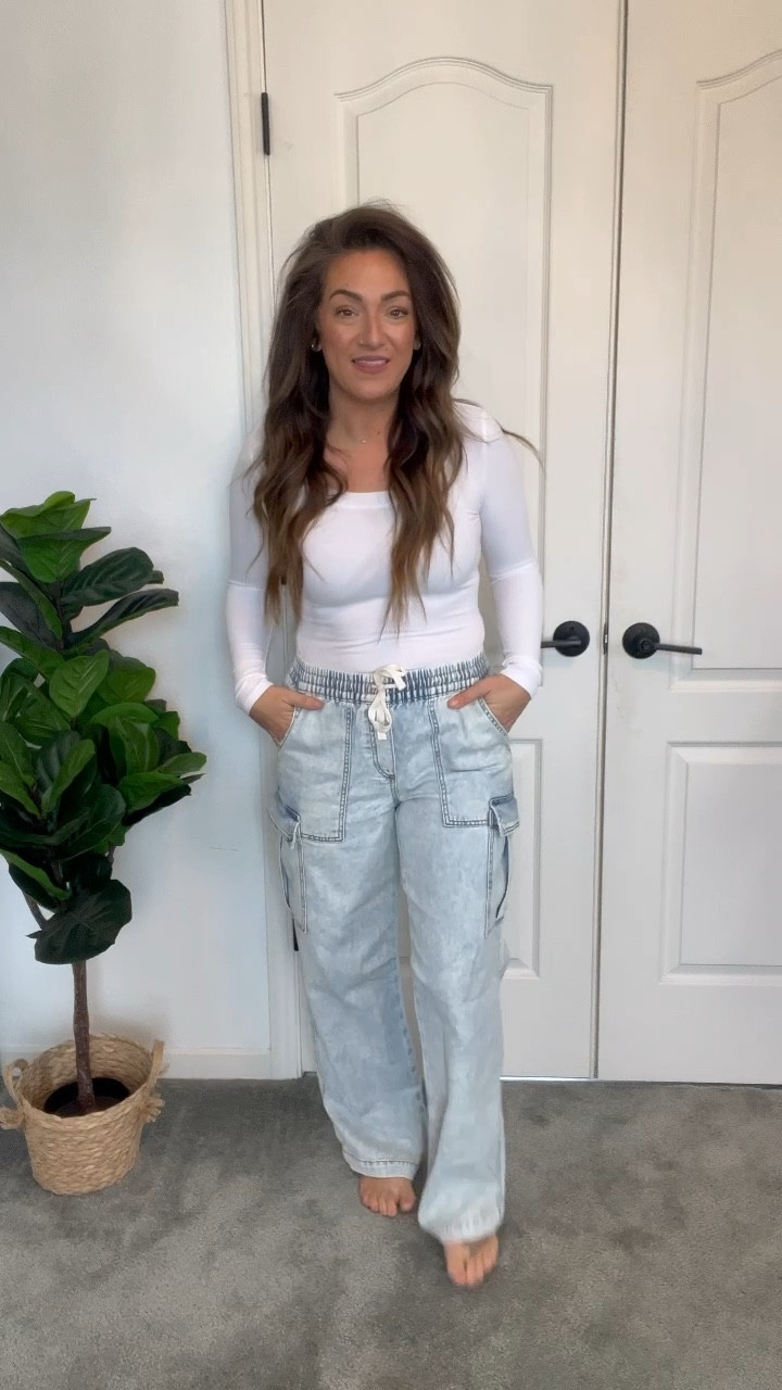 Use the promo code to grab these cargo jeans at 25% off!! They’re a baggy fit, I sized down one to the xs for a little less. These will be on repeat all Fall!

#LTKstyletip #LTKSale #LTKsalealert