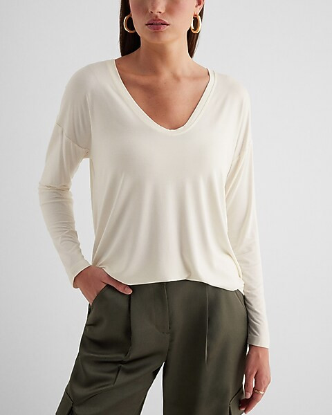 Supersoft Relaxed V-Neck Long Sleeve Tee | Express