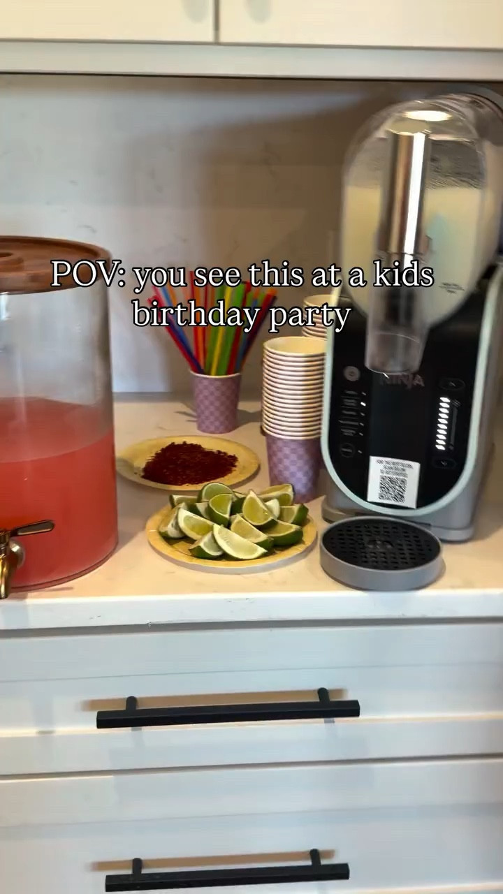 Suddenly I’m on margaritaville time 😂😂🌴 #margarita #birthdayparty #parentlife #mommylife #relatablemom

#LTKFestival #LTKfoodie #LTKmomlife